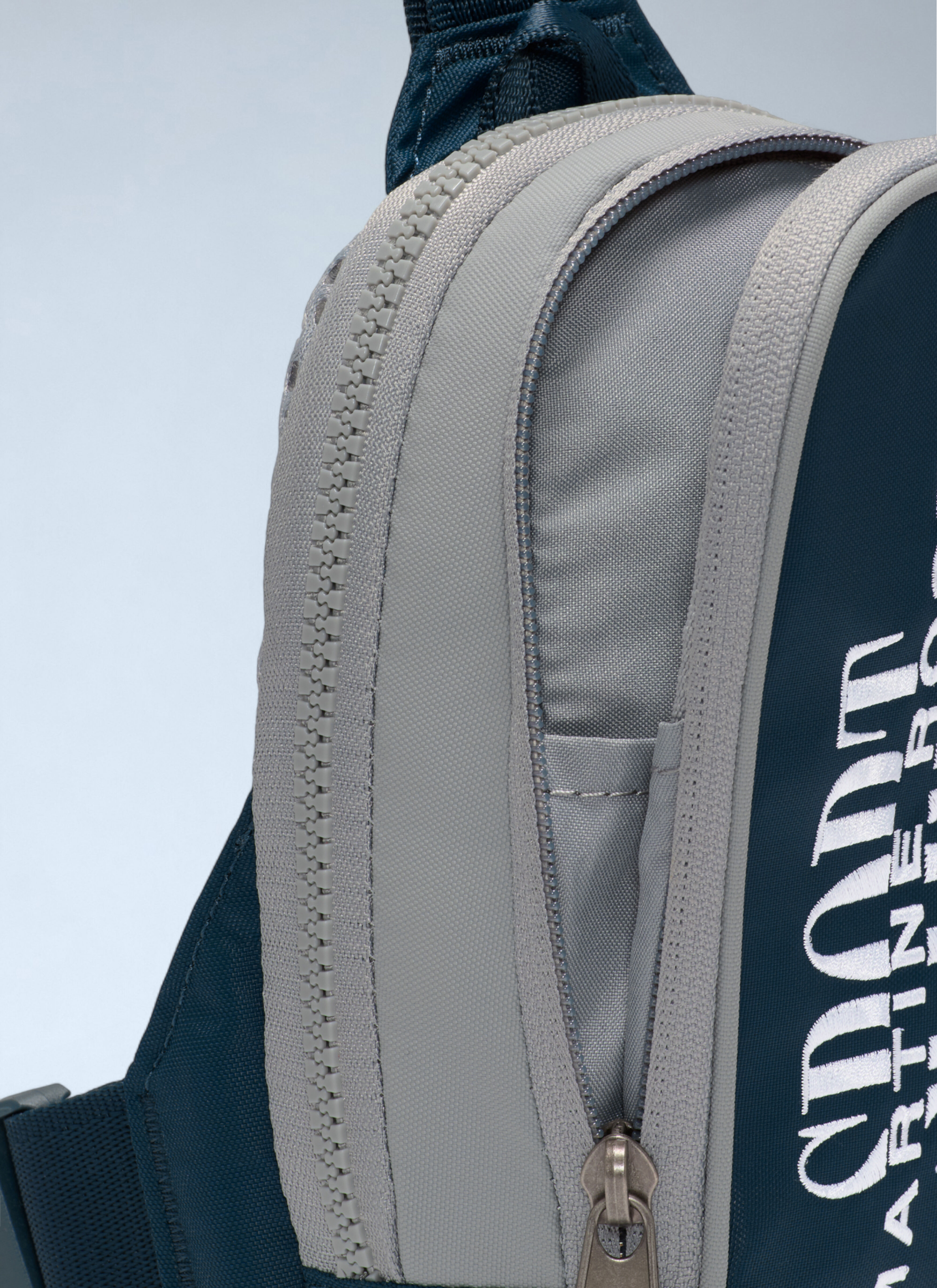 Nike x Martine Rose レディース ロゴモチーフ クロスボディバッグ の