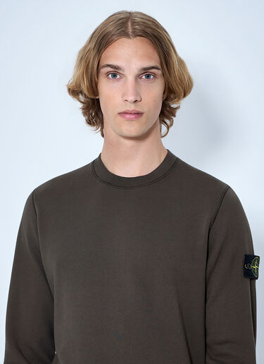 LN-CC® - Stone Island: Crewneck Sweatshirt with Sleeve Patch - Green Stone Island Crewneck Sweatshirt with Sleeve Patch Green sto0165039