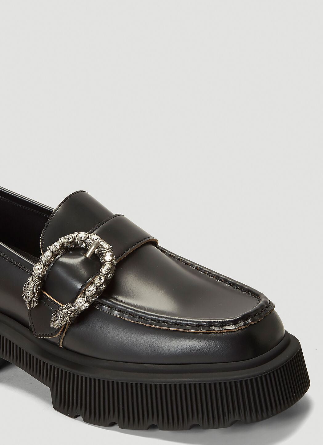 Gucci loafers lion shop