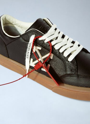 Off-White Vulcanized Sneakers Black ofw0160110