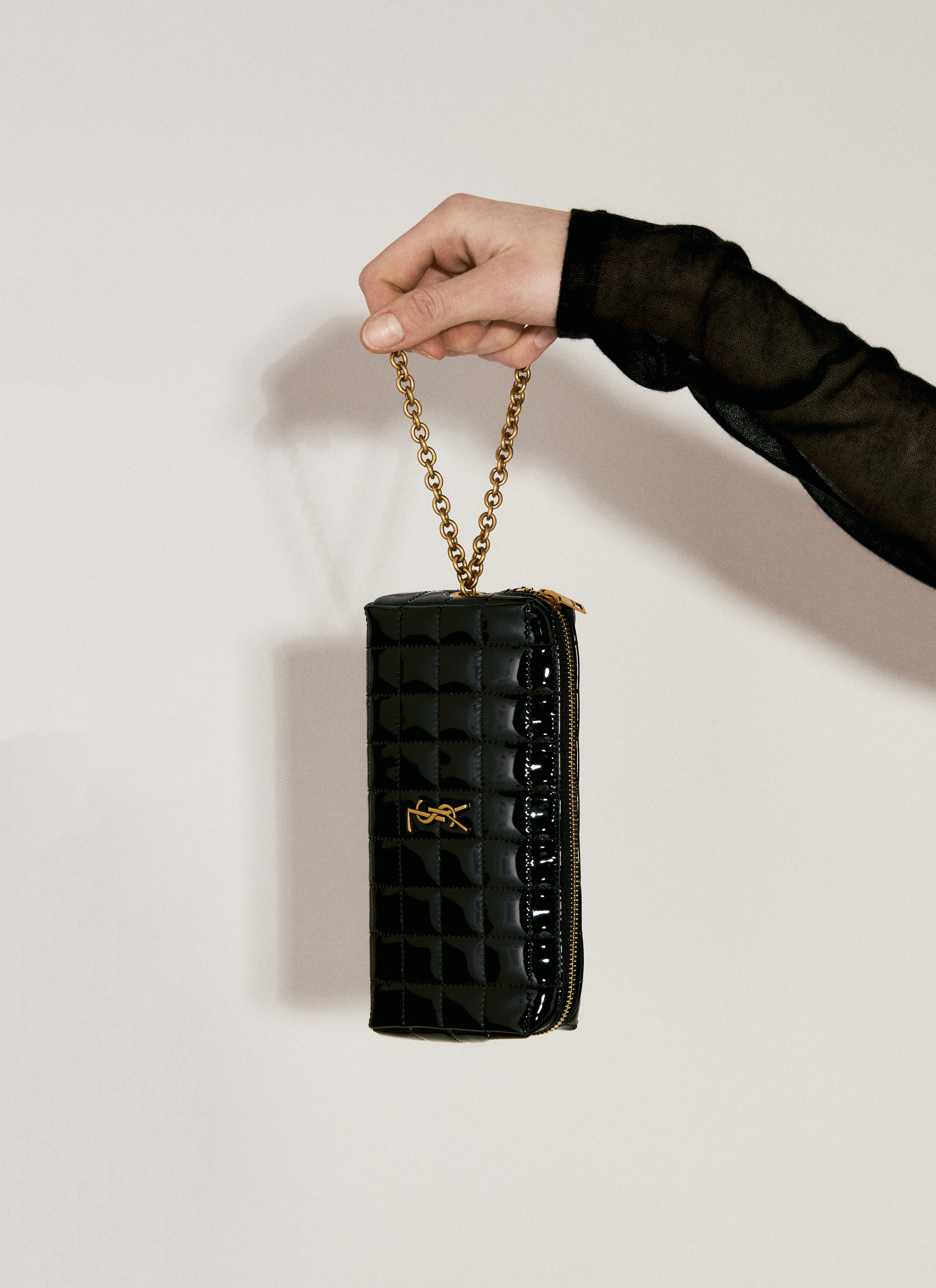 Saint Laurent Cassandre Matelasse Carre Pouch en Black pour femme LN CC