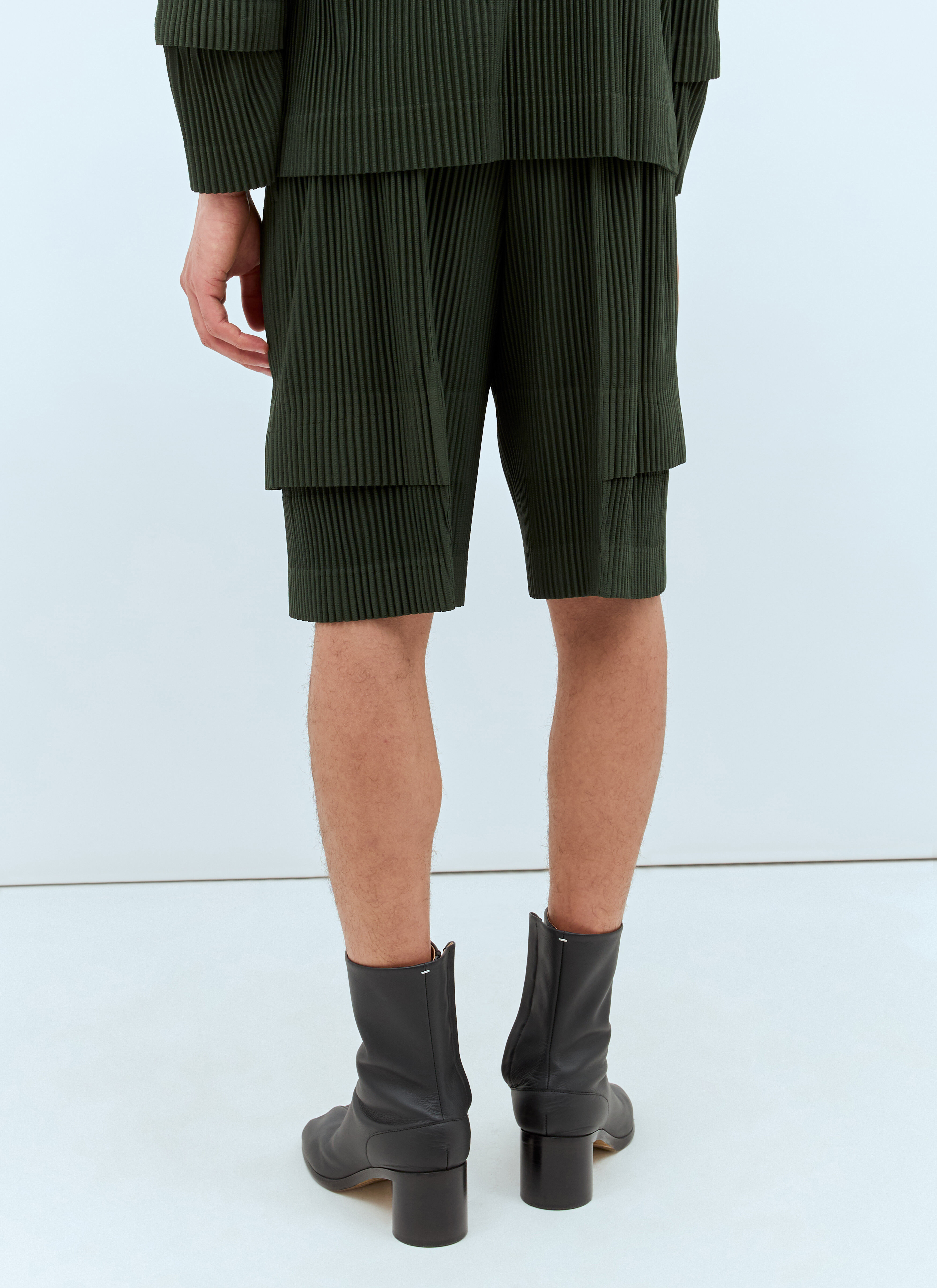 Homme Plisse Issey Miyake Men s Cargo Pleated Shorts in Green LN CC