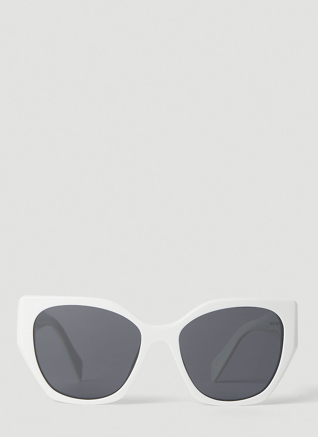 Prada Women s Oversized Rounded Cat Eye Sunglasses in White LN CC