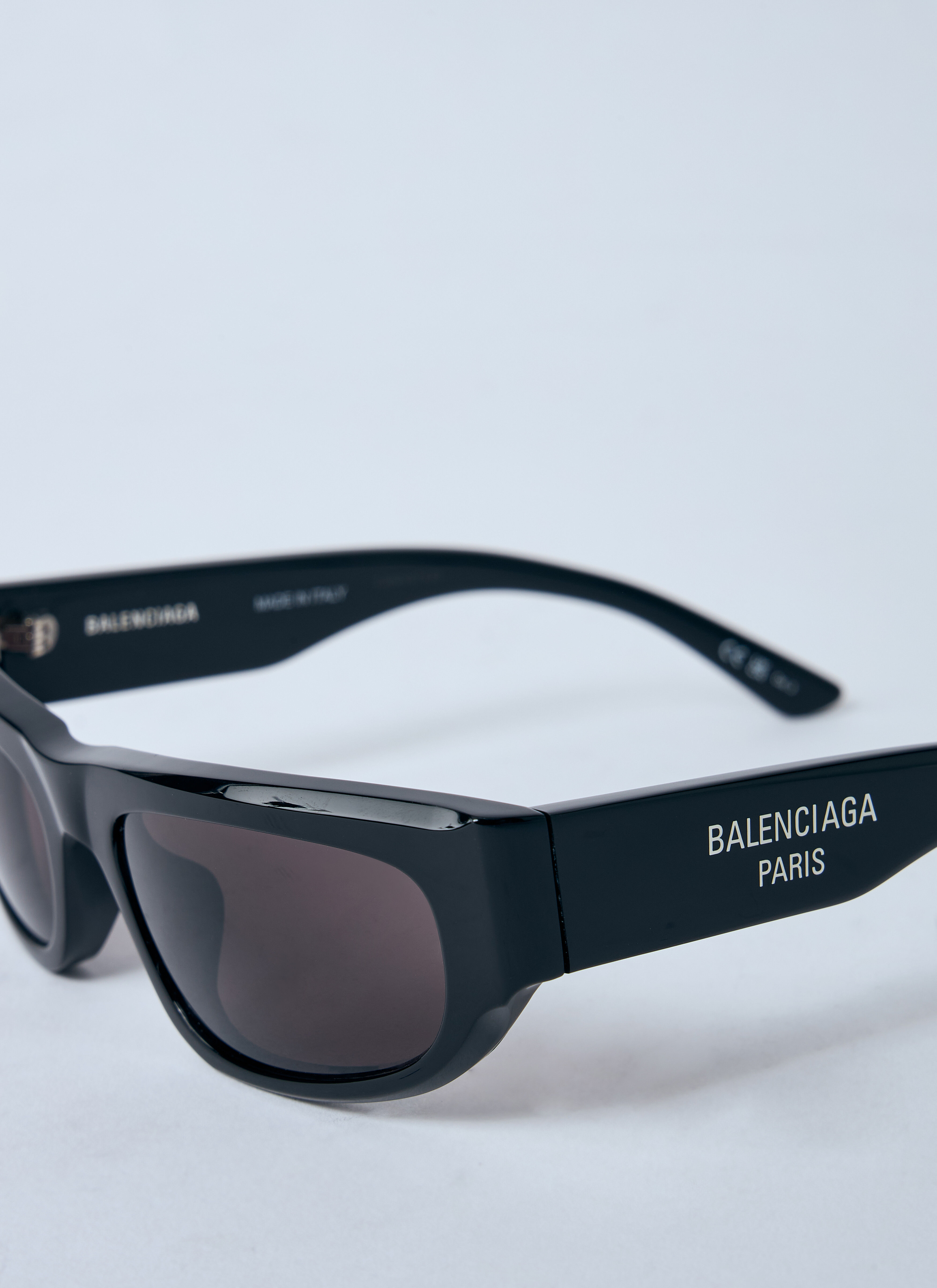 BALENCIAGA ロゴ装飾 サングラス　スクープノベルティ Balenciaga レディース ロゴプリントサングラス の ブラック | LN-CC®