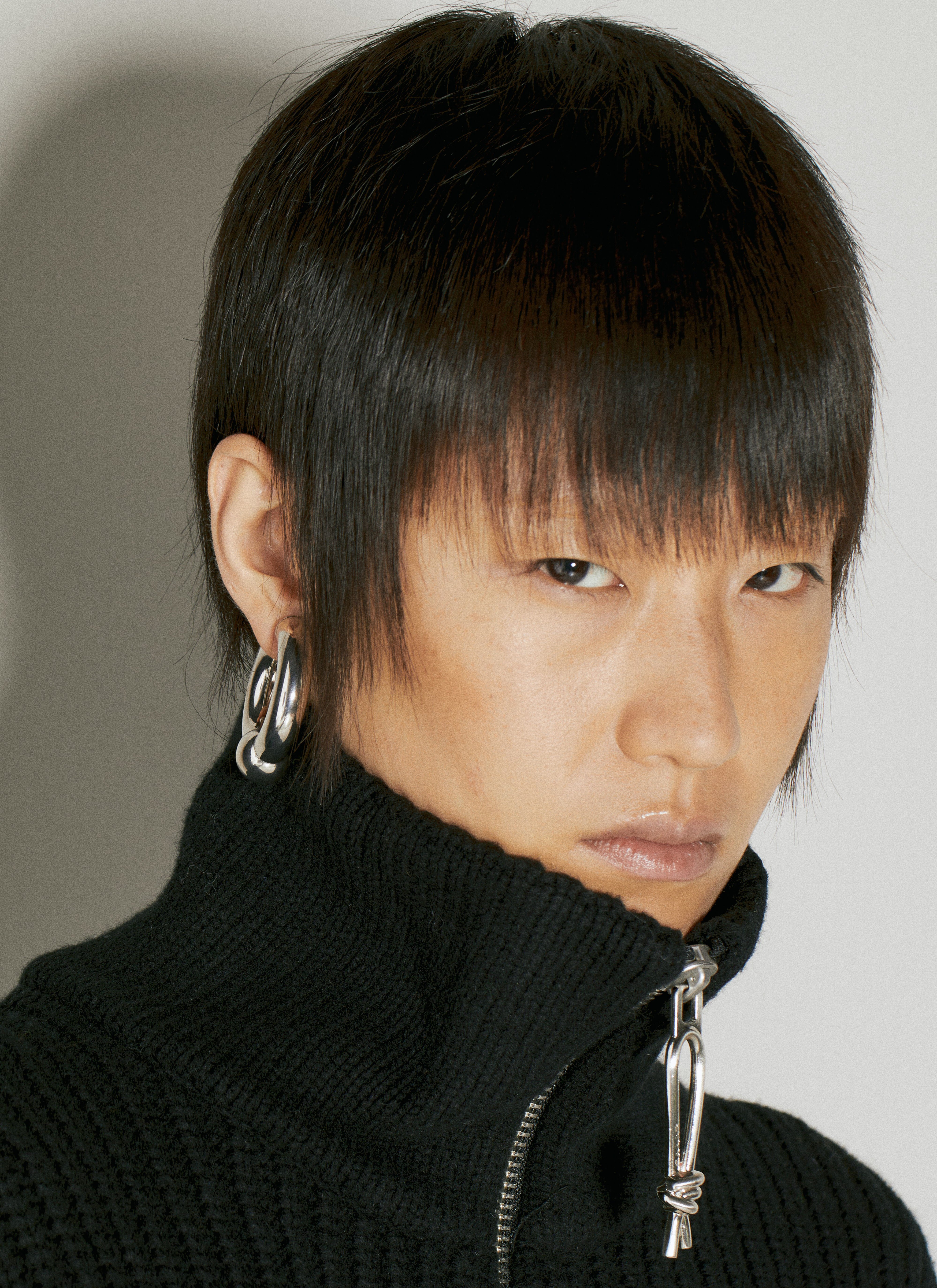 Vivienne Westwood Mega Earrings ブラック vvw0254048