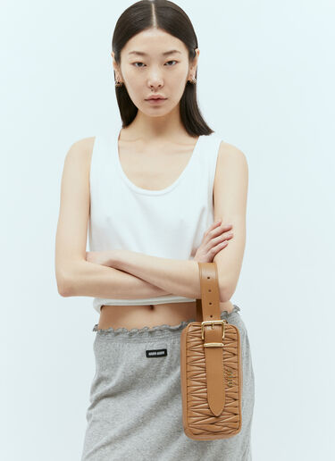 Miu Miu 마테라세 나파 가죽 클러치 카멜 miu0254057