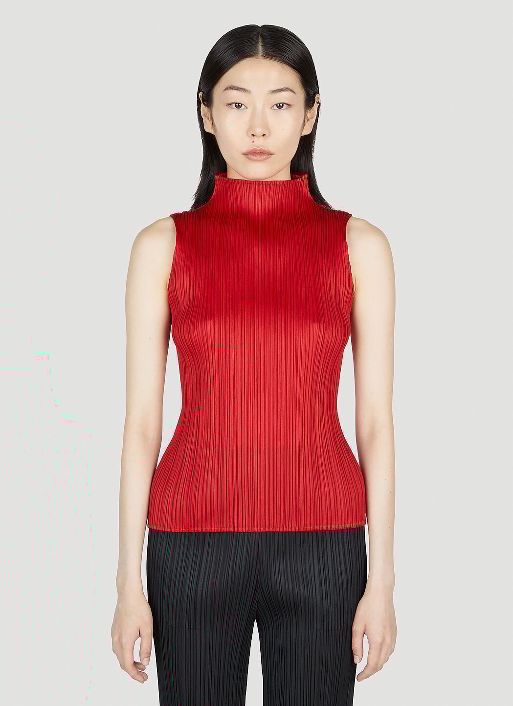 Pleats Please Issey Miyake Pleated Mock Neck Top in Red fur Damen LN CC