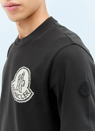 Moncler 로고 아플리케 티셔츠  블랙 mon0157030
