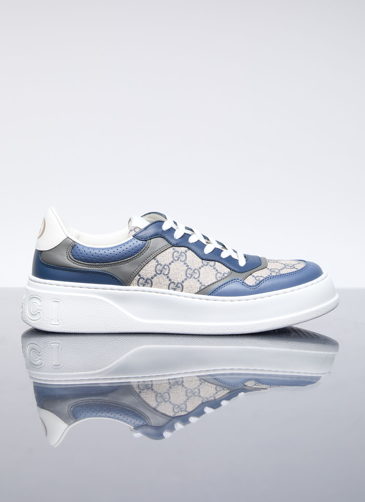 Shop Gucci Gg Sneakers In Blue