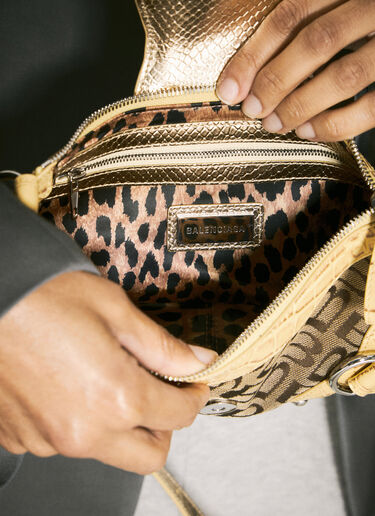 Balenciaga Essex Small Shoulder Bag Brown bal0258028
