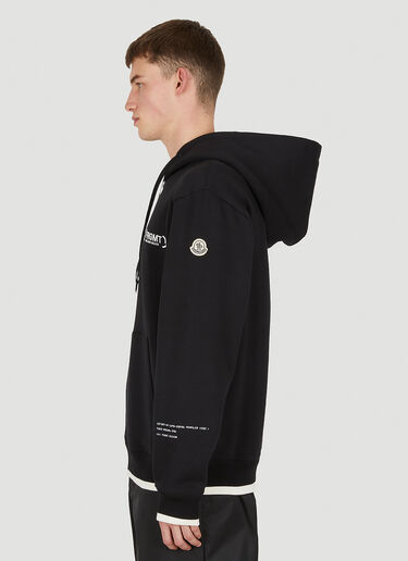 7 Moncler FRGMT Hiroshi Fujiwara 로고 자수 후드 스웨트셔츠 Black mfr0351004