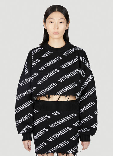 VETEMENTS 모노그램 크롭 스웨터 블랙 vet0251015