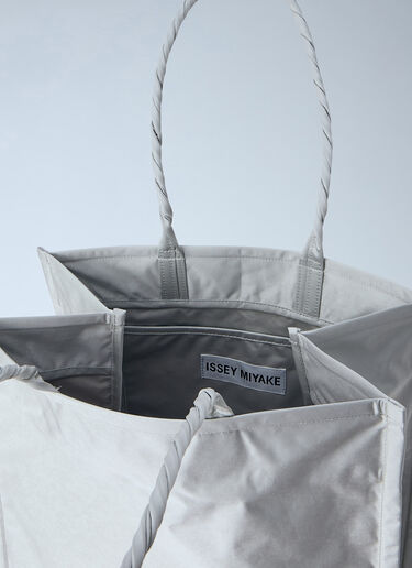 Issey Miyake Crumplable Tote Bag Light Grey ism0264006