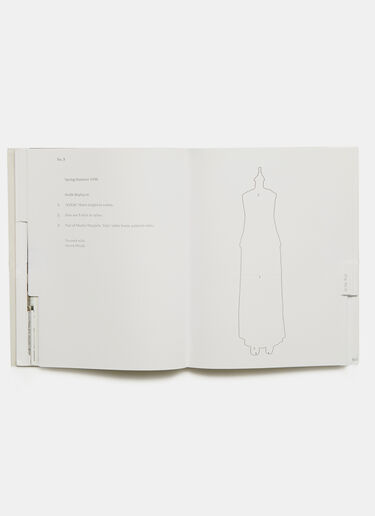 Books La Maison Martin Margiela 09/04/1615 Black dbr0590008