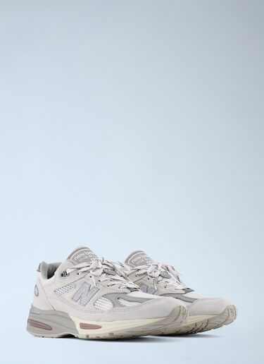 LN-CC® - New Balance: Made in UK 991V2 Sneakers - Light Grey New Balance Made in UK 991V2 Sneakers Light Grey new0165020