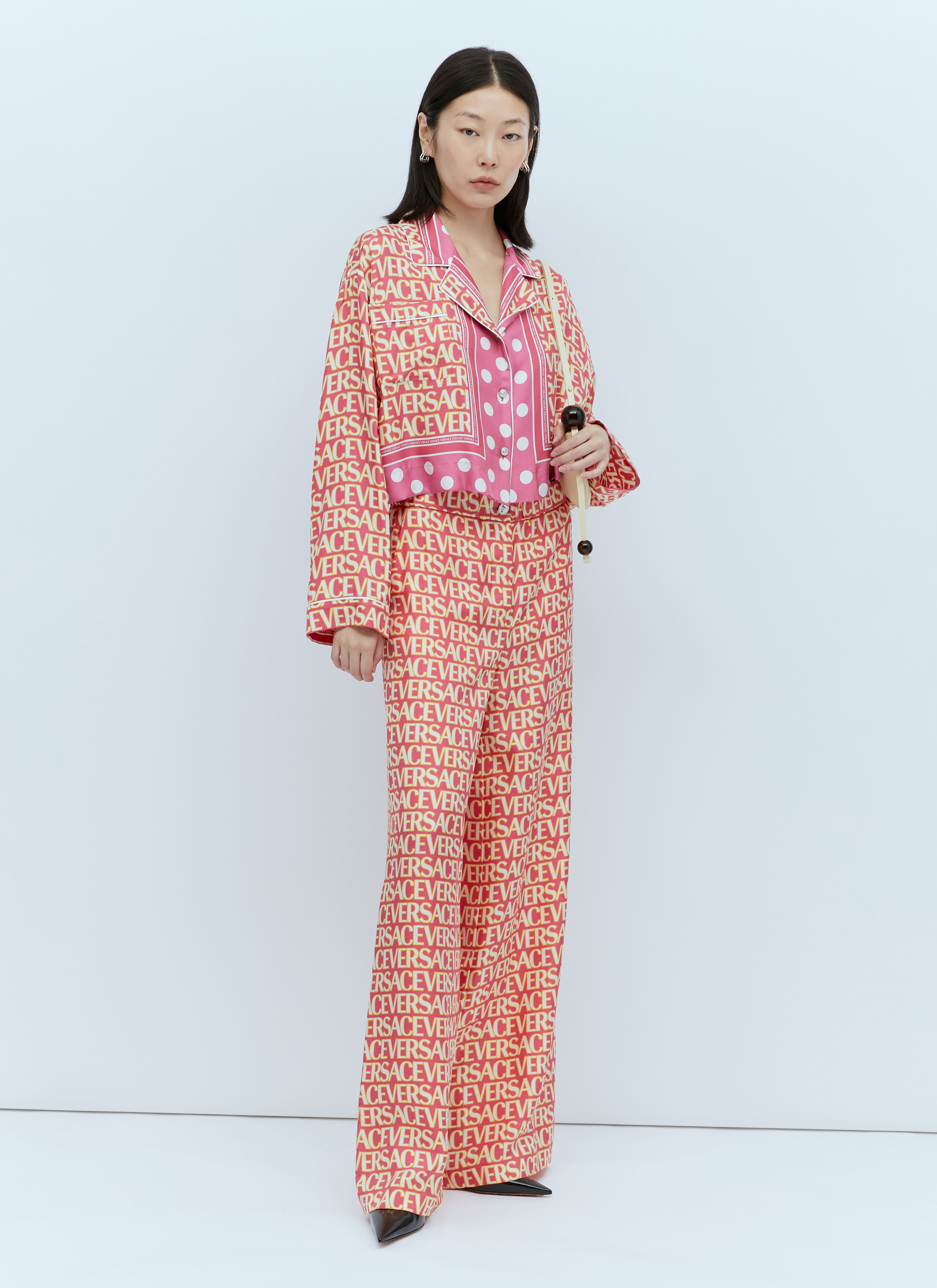 Versace レディース ロゴプリント・クロップドTシャツ の ピンク