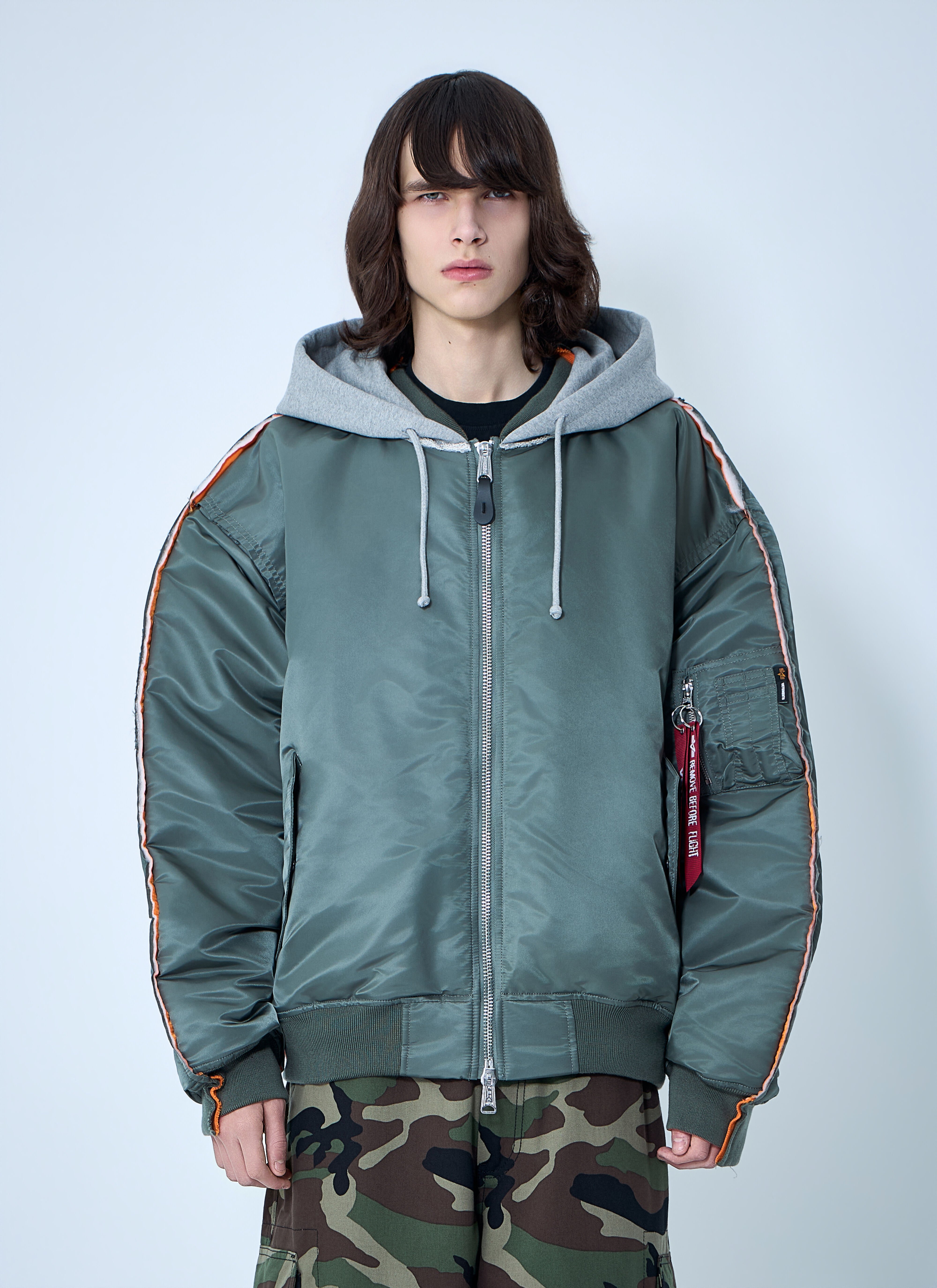 ヴェトモン(VETEMENTS) メンズ Tシャツ、フーディー & ソックス | LN-CC®