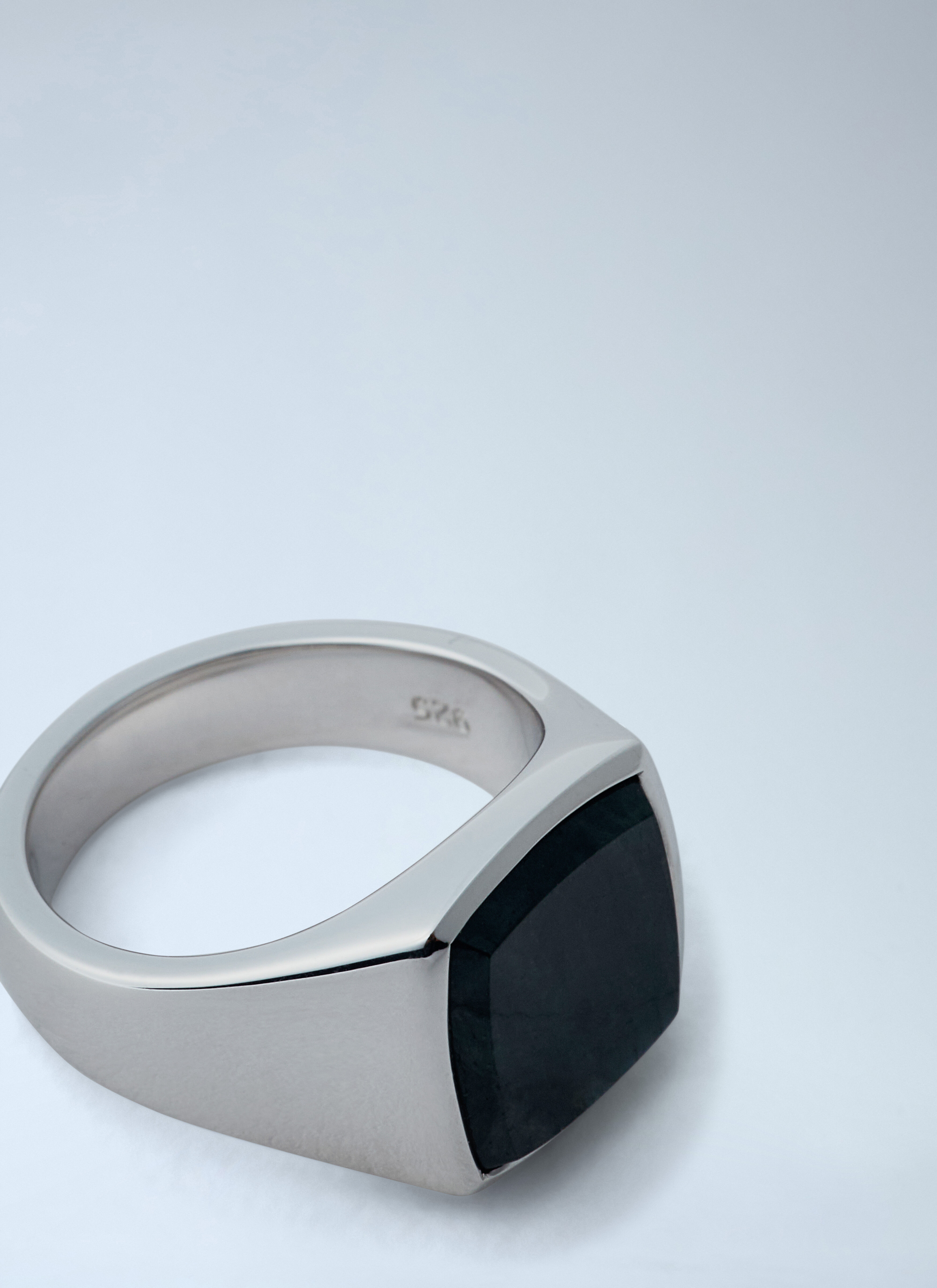 Tom Wood Men's' Kay Ring Larvikite in Black | LN-CC®