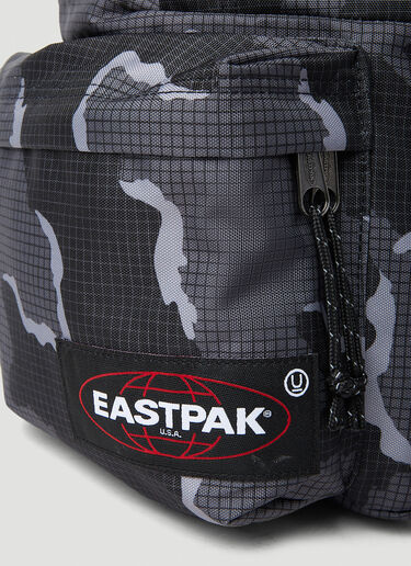 Eastpak x UNDERCOVER 카무플라주 백팩 블랙 une0152003