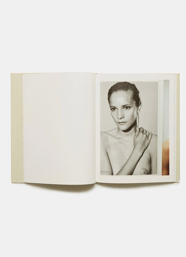 Books 8 Women - Collier Schorr Black don0590124