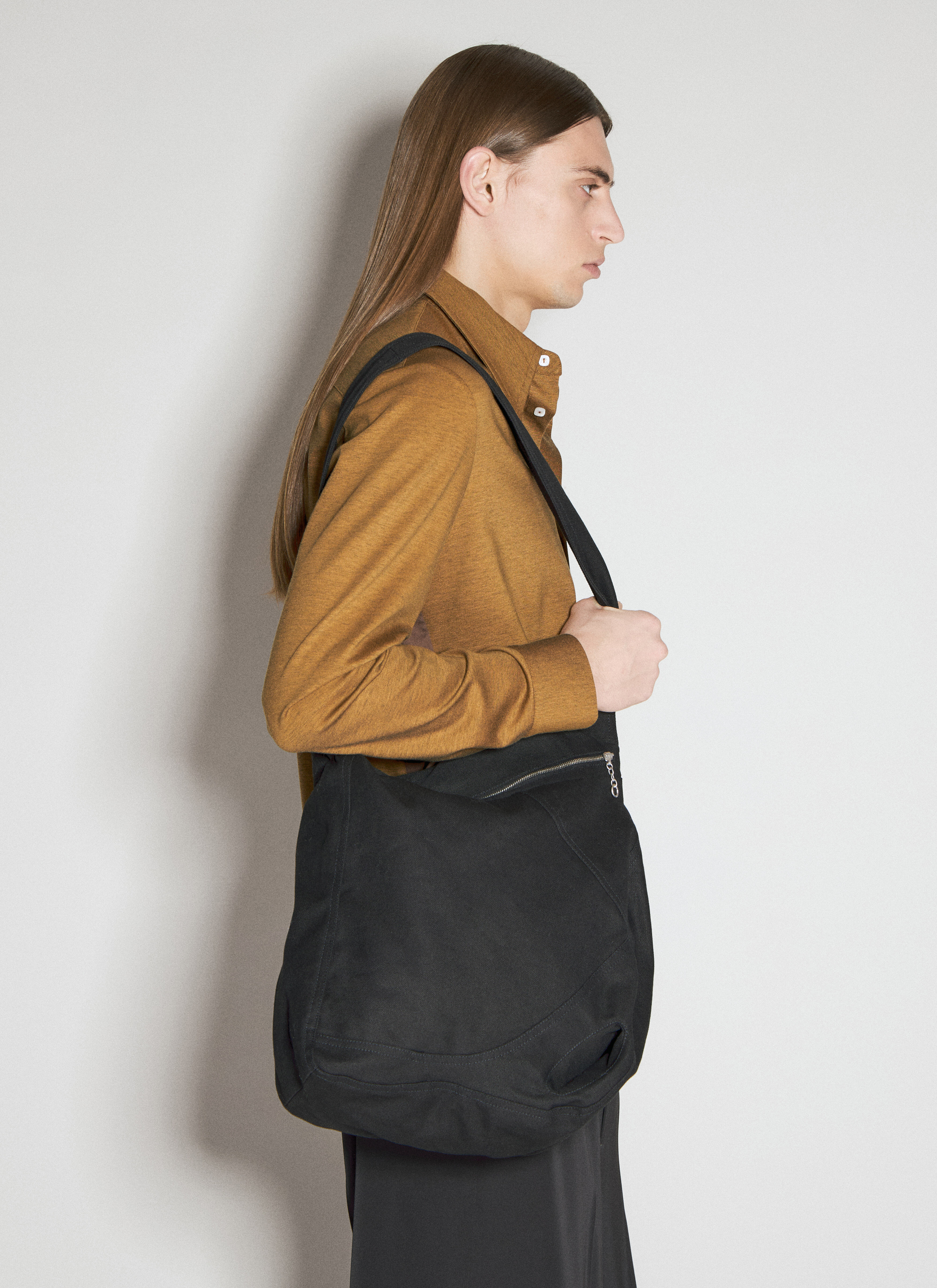 Kiko Kostadinov Deultum Crossbody Bag en Black pour homme | LN-CC®