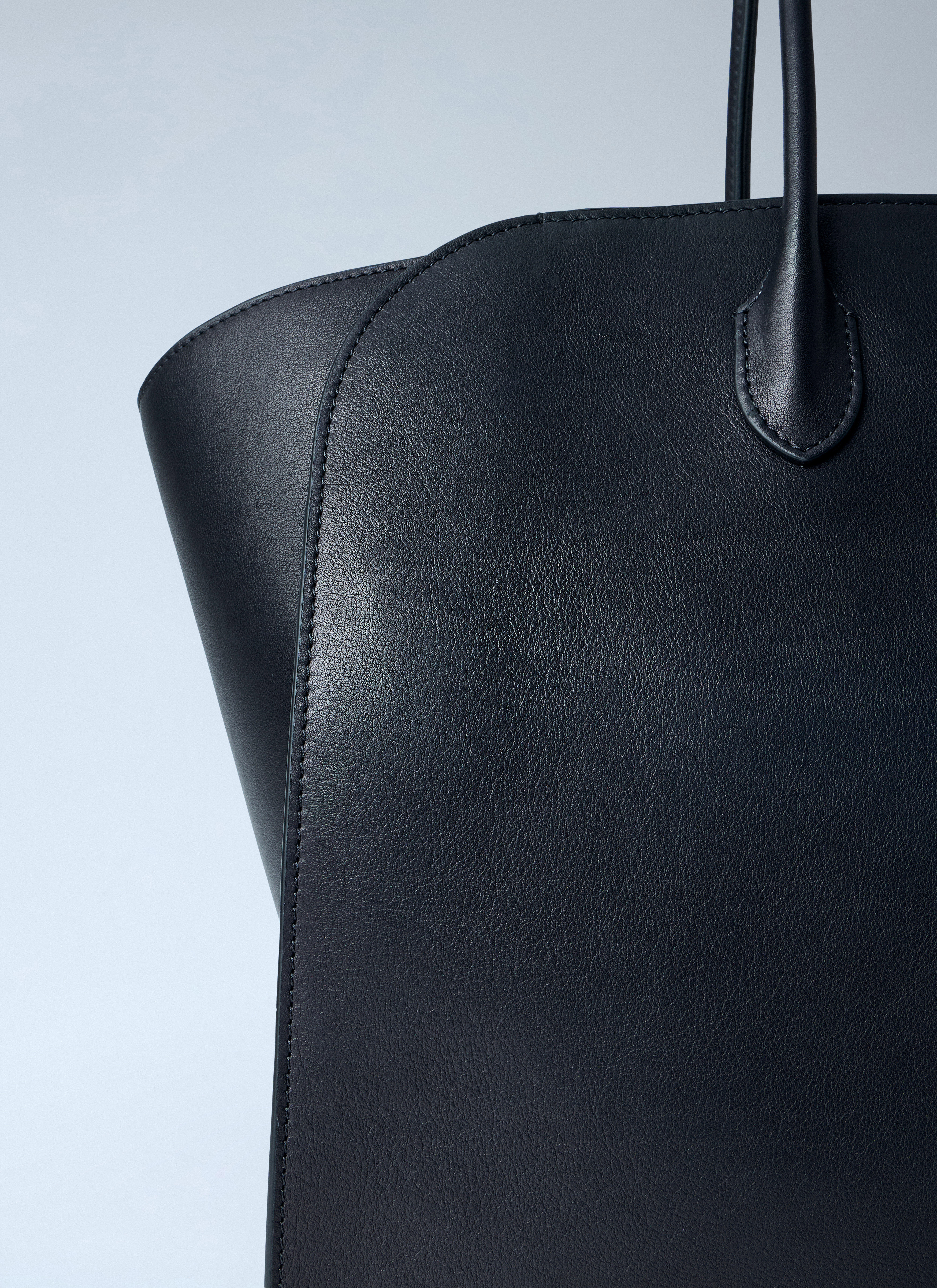 The Row Women's' Marlo 17 Handbag in Black | LN-CC®