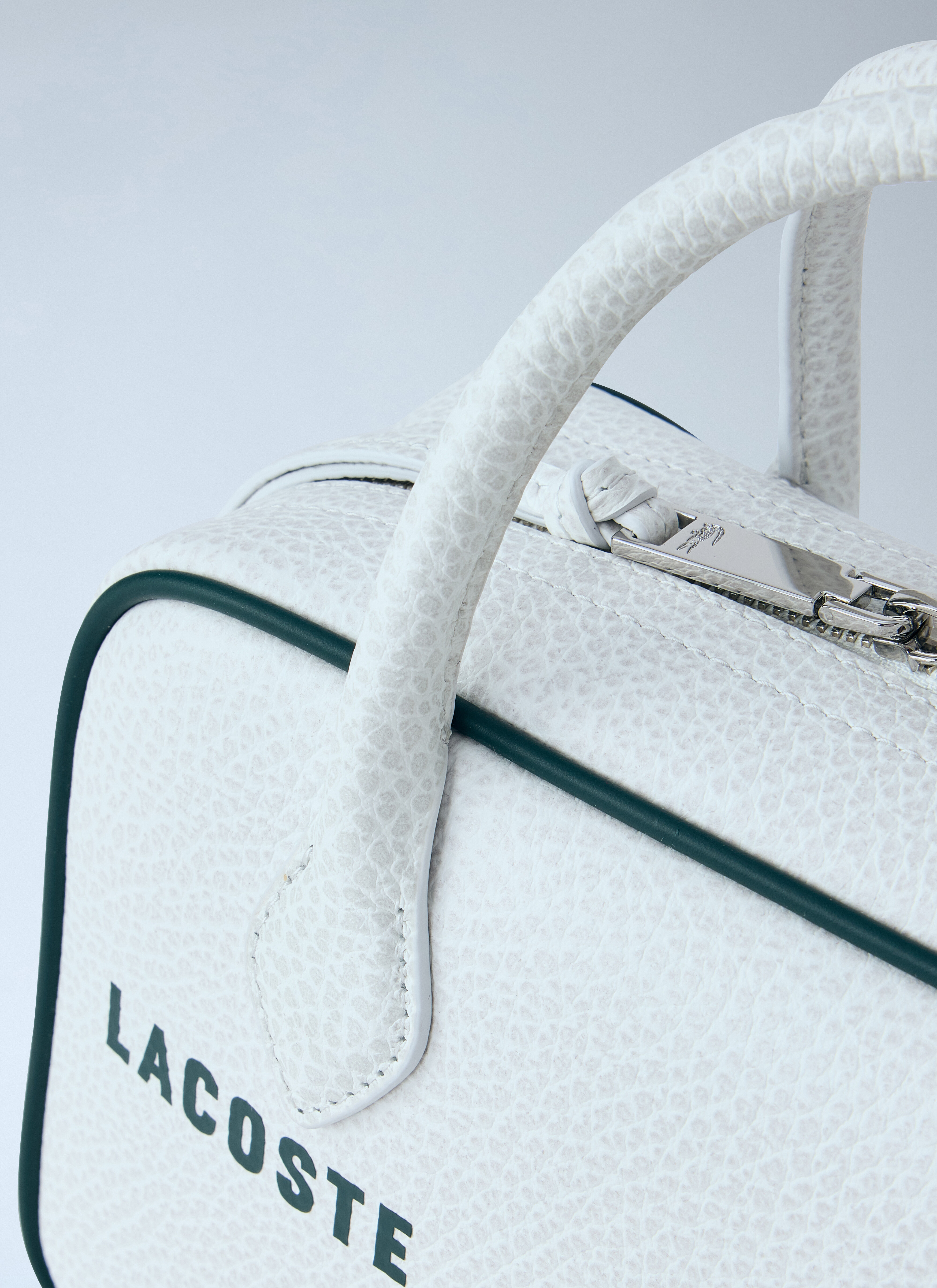 Lacoste レディース ランウェイ スモールプリントレザー ジムバッグ の