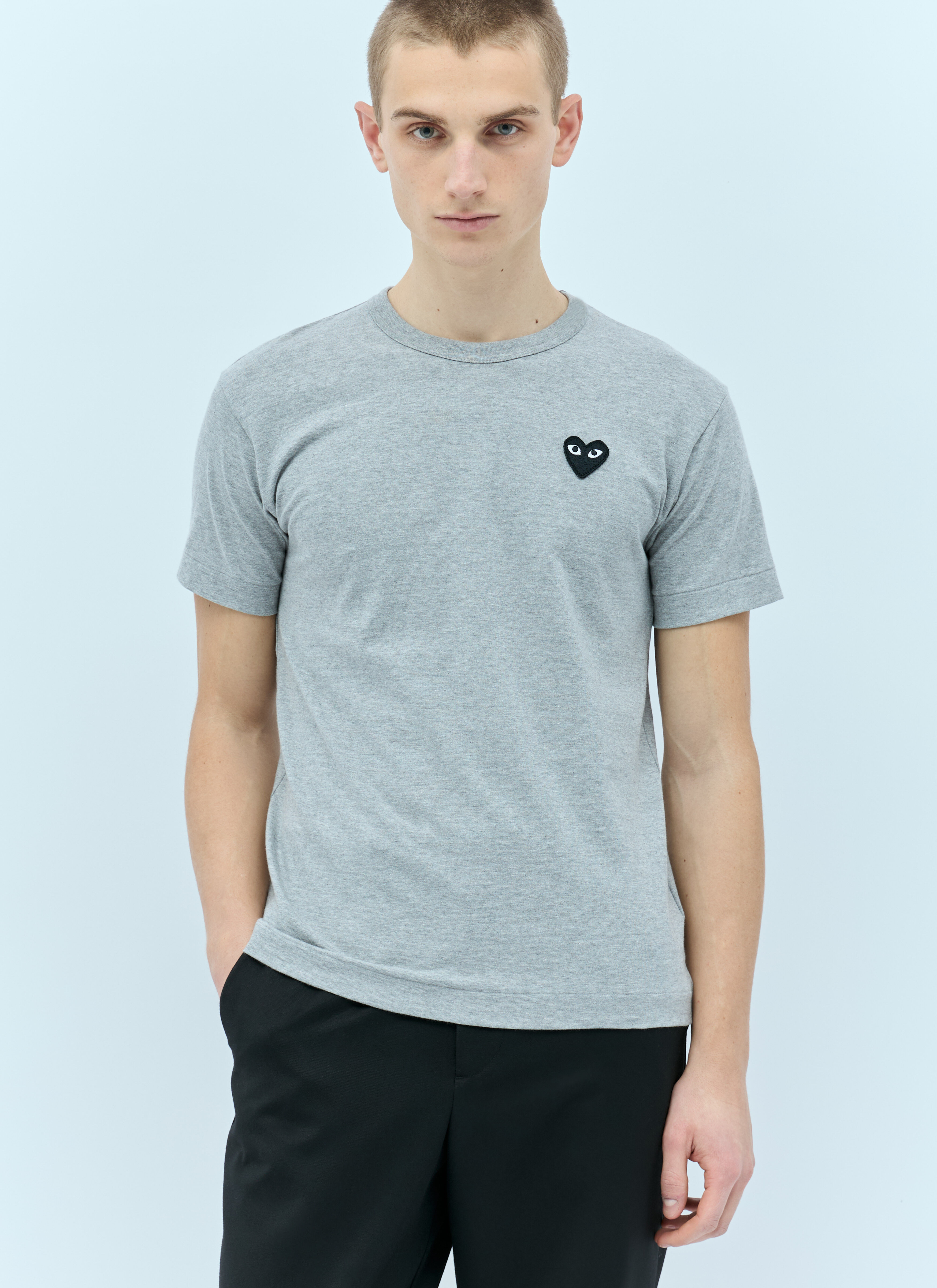 Comme Des Garcons PLAY Men s Logo Patch T Shirt in Grey LN CC