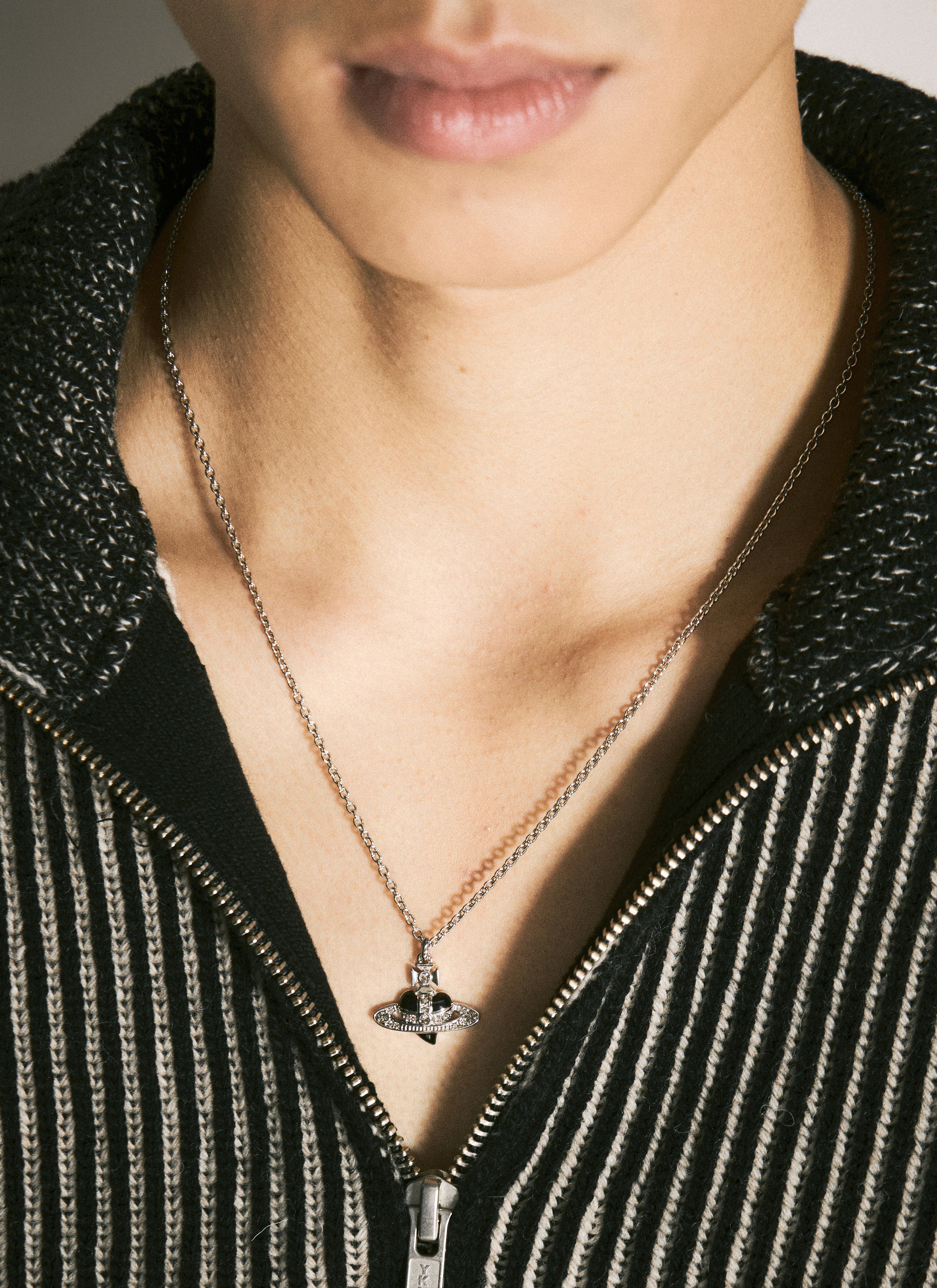 Vivienne Westwood Diamante Heart Pendant Necklace en Silver pour