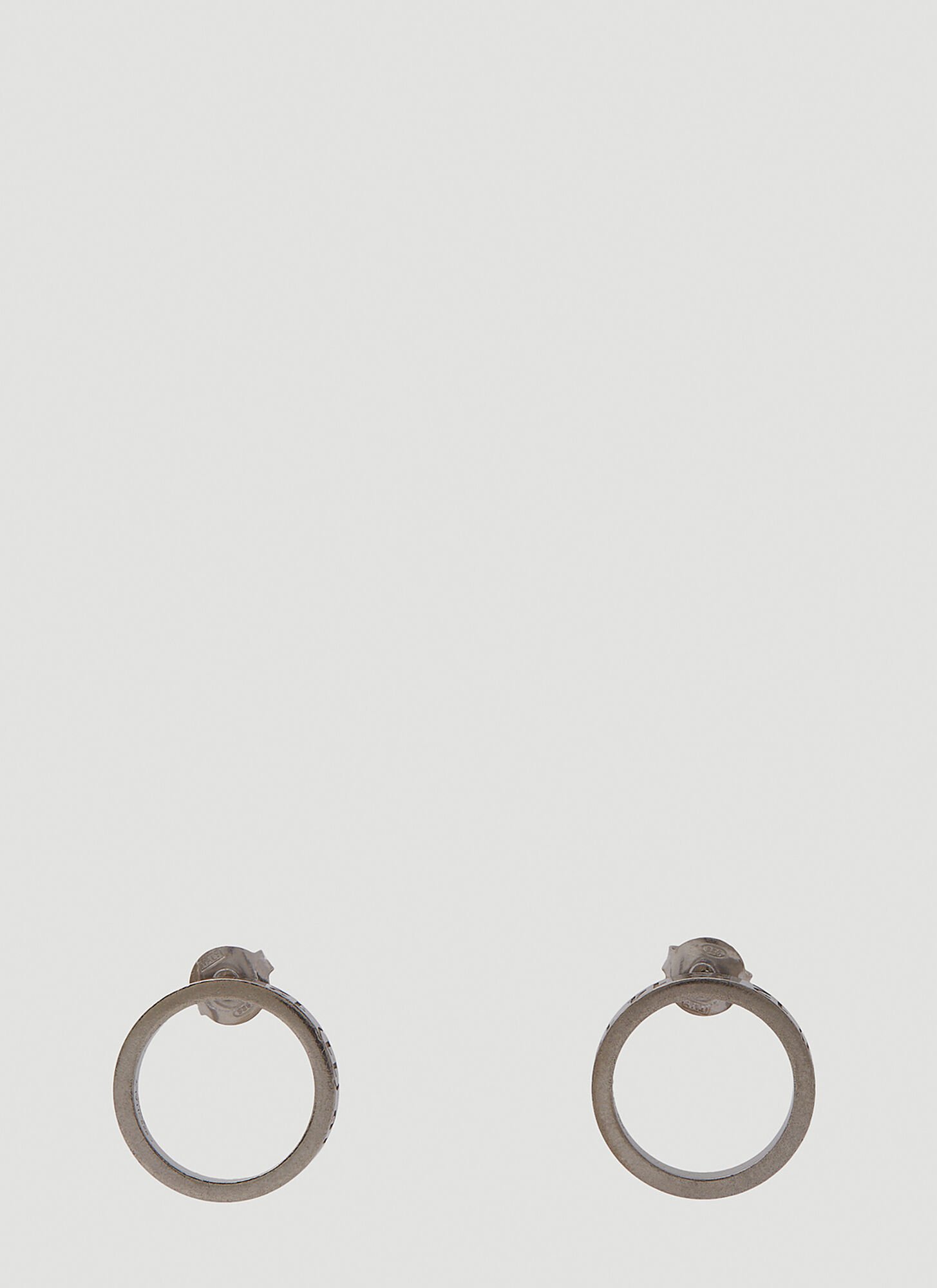 Maison Margiela Number Engraved Circle Earr In Silver
