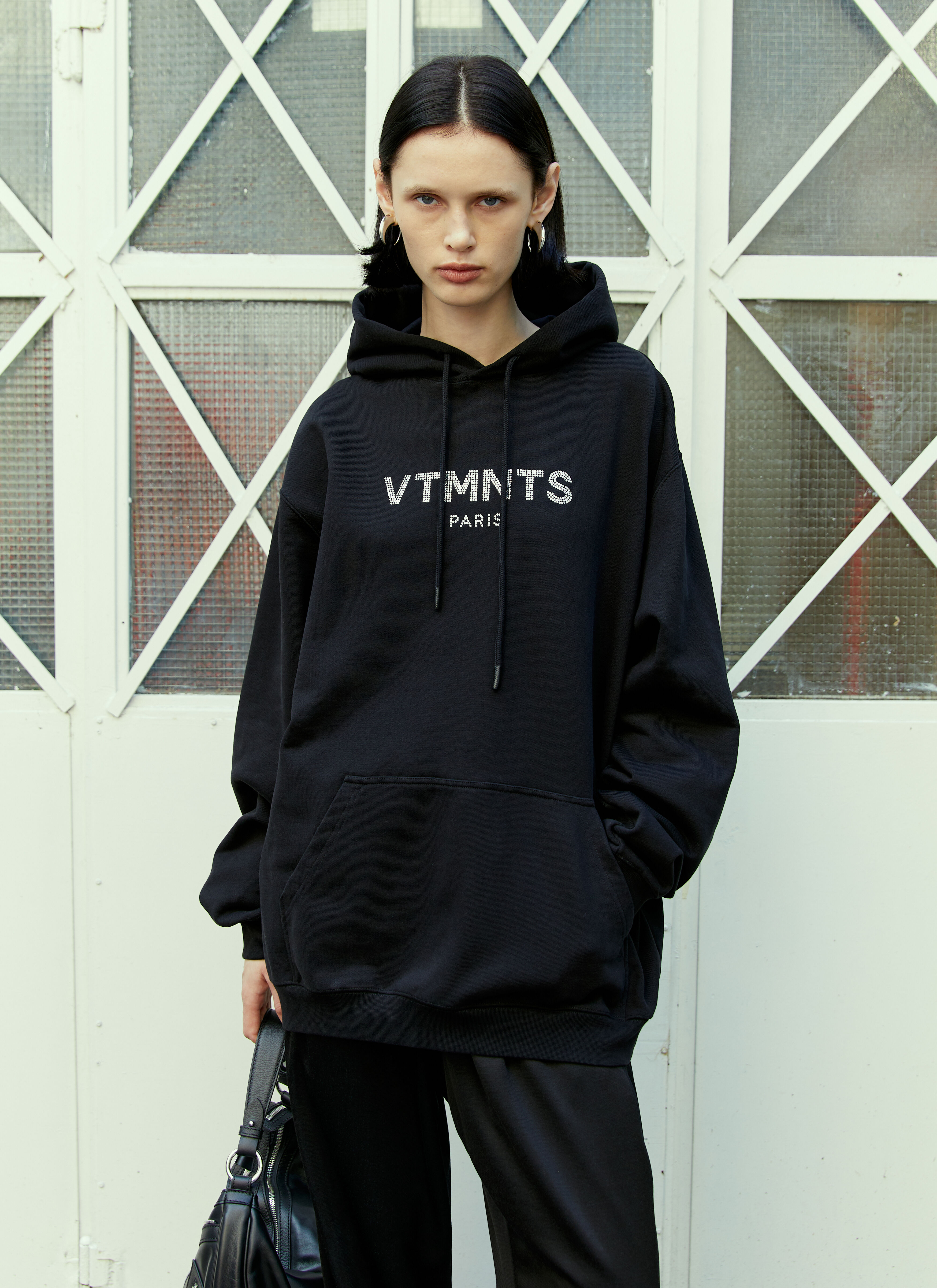 VTMNTS Paris Crystal Logo Hooded Sweatshirt Black vtm0354008