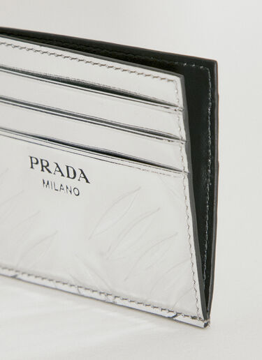 Prada デボス加工ロゴ メタリックカードホルダー シルバー pra0154016