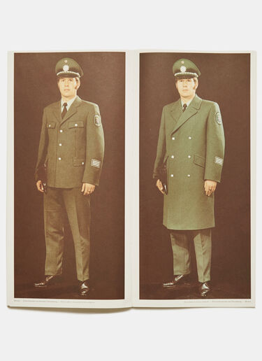 Books Models: A Collection of 132 German Police Uniforms and How They Should be Worn by Erik Kessels Black dbn0590049