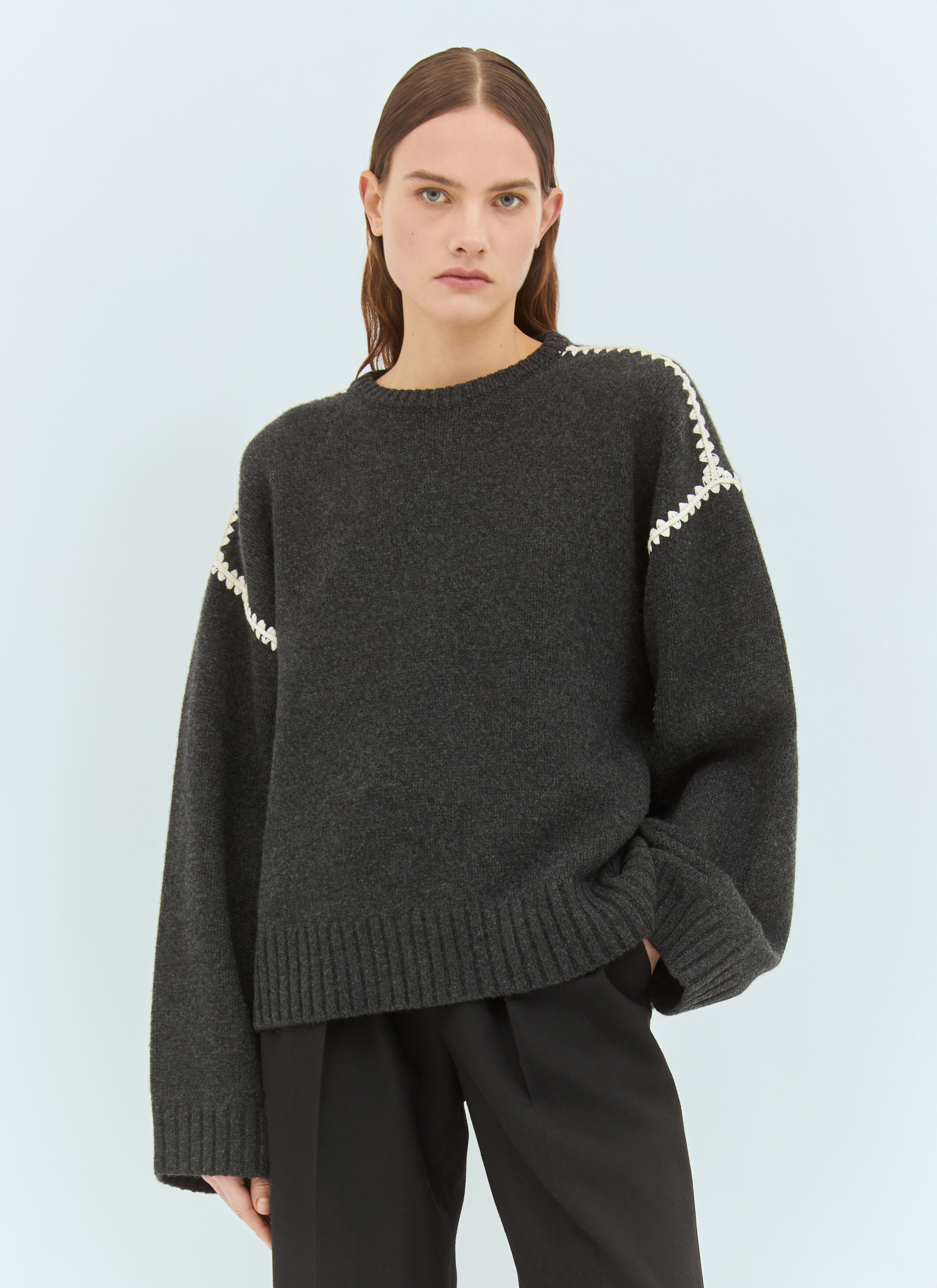 TOTEME Embroidered Wool Cashmere Sweater in Grey für Damen | LN-CC® TOTEME Embroidered Wool Cashmere Sweater in Grey für Damen | LN-CC®