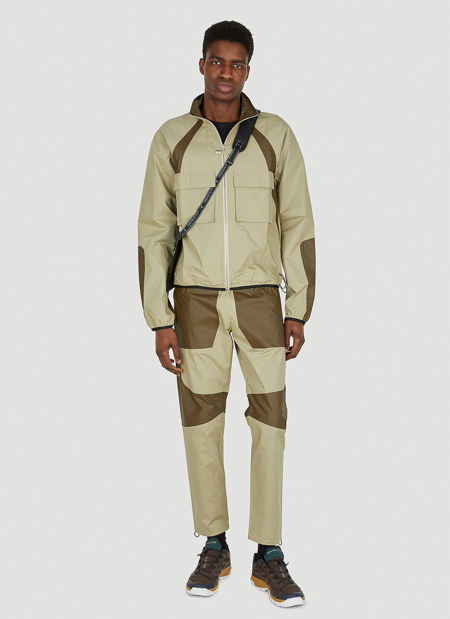  Arnar Már Jónsson Arnar Már Jónsson Snuningur Track Jacket  - Mann Jacken Beige Xl 