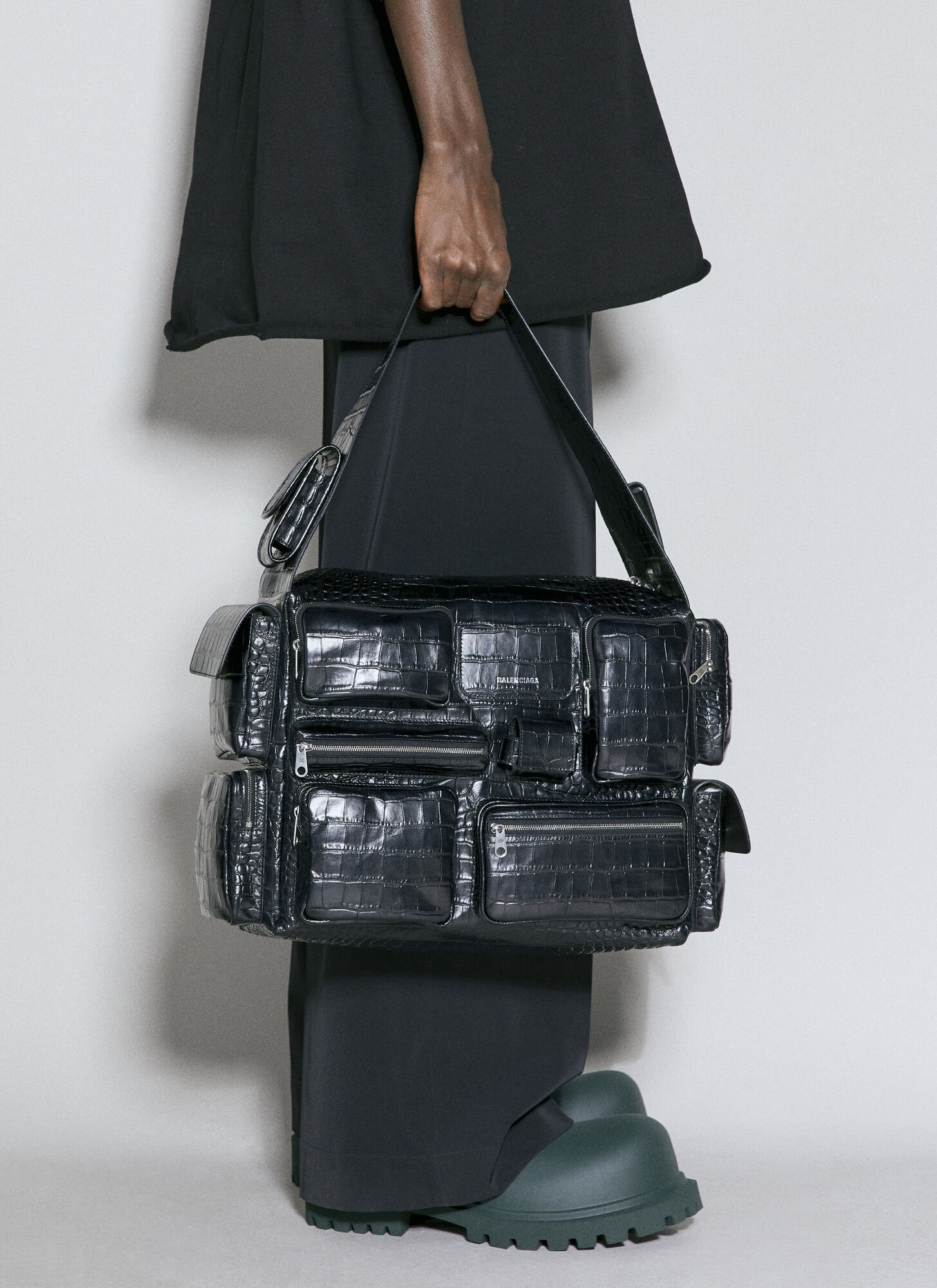 Balenciaga Superbusy Large Sling Bag In Black