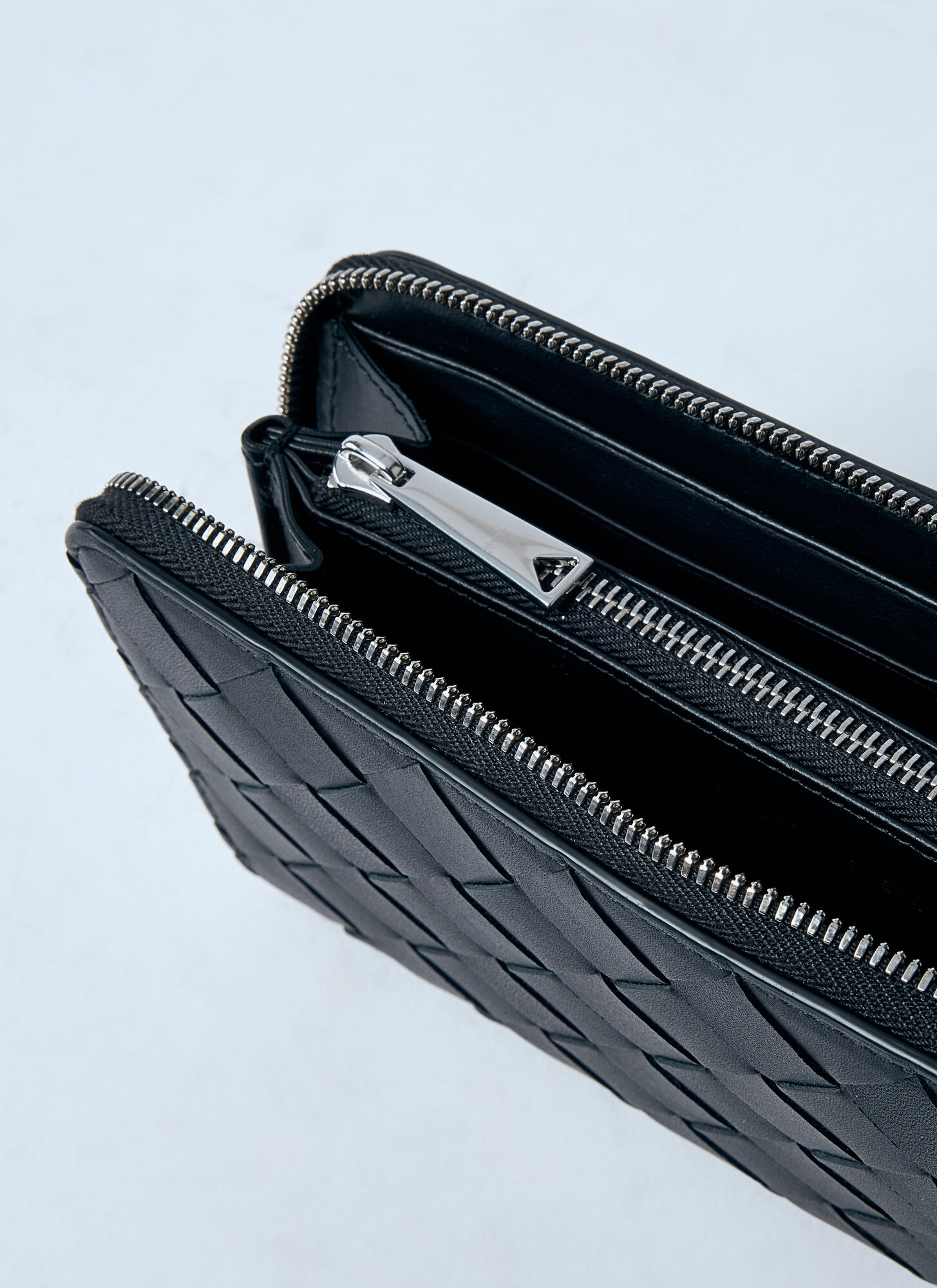  Bottega Veneta Bottega Veneta Intrecciato Leather Zip-around Wallet - Mann Geldbörsen & Kartenhalter Black One Size 