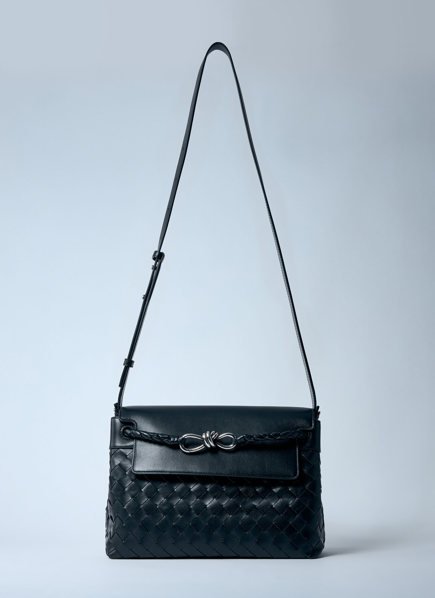 Bottega Veneta Small Andiamo Messenger Bag In Black