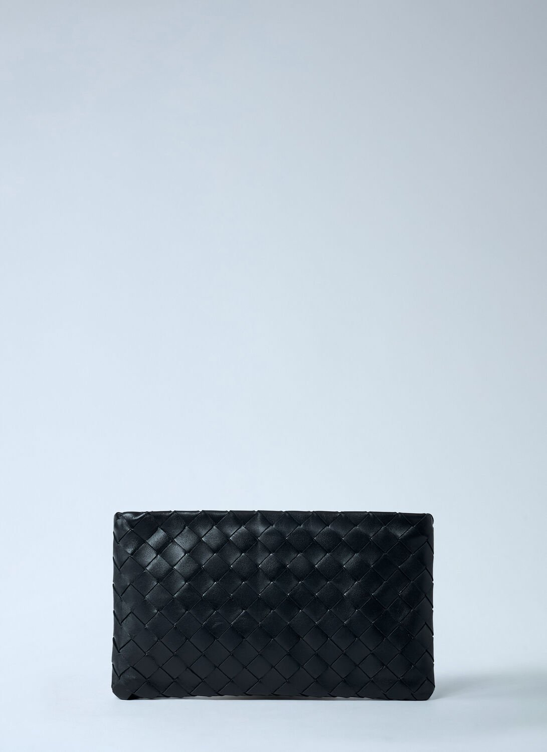 Bottega Veneta Small Intrecciato Flat Pouch In Black