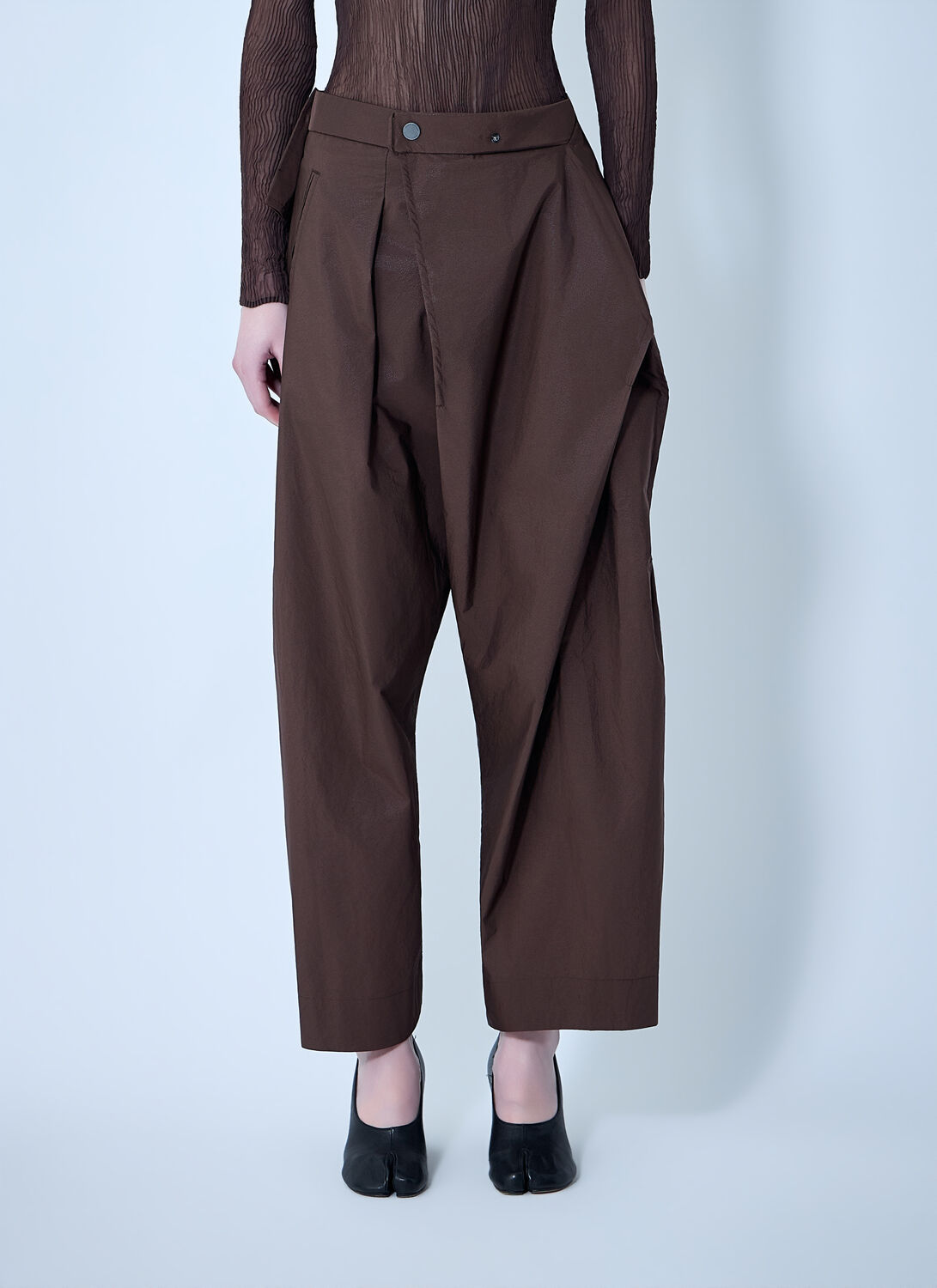 Issey Miyake Akimbo Woven Pants - Woman Pants Brown 1　イッセイ ミヤケ アキンボ ウーブン パンツ - ウーマン パンツ ブラウン 1 Issey
