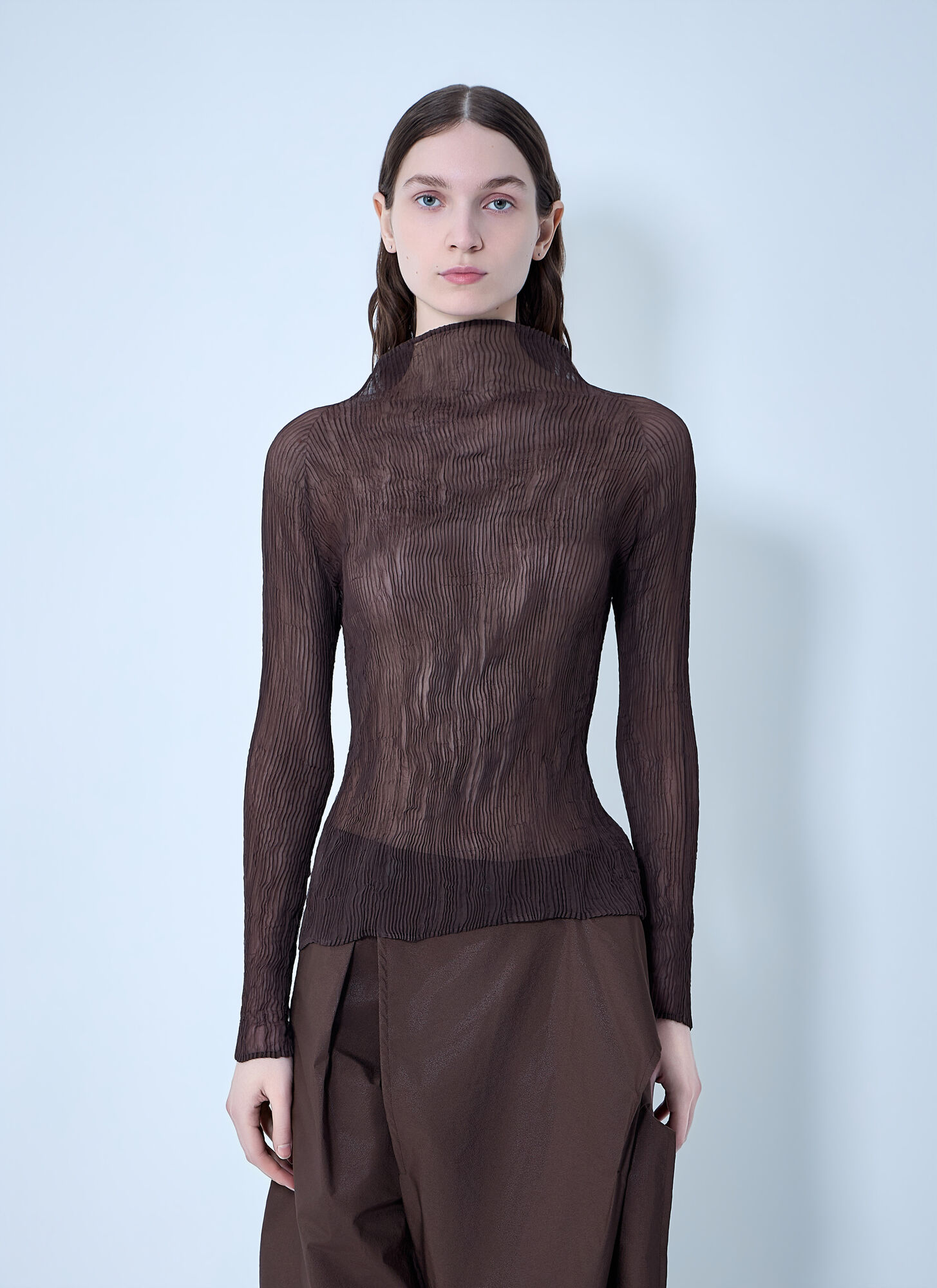 Issey Miyake Chiffon Twist Top - Woman Tops Brown 2　イッセイ ミヤケ シフォン ツイスト トップ - 女性トップス ブラウン 2 Issey