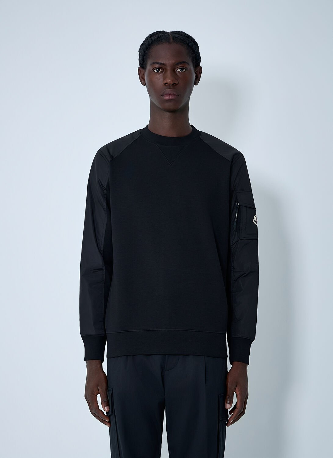 Moncler Mens Black Logo-patch Contrast-sleeve Cotton-blend Sweatshirt In Black