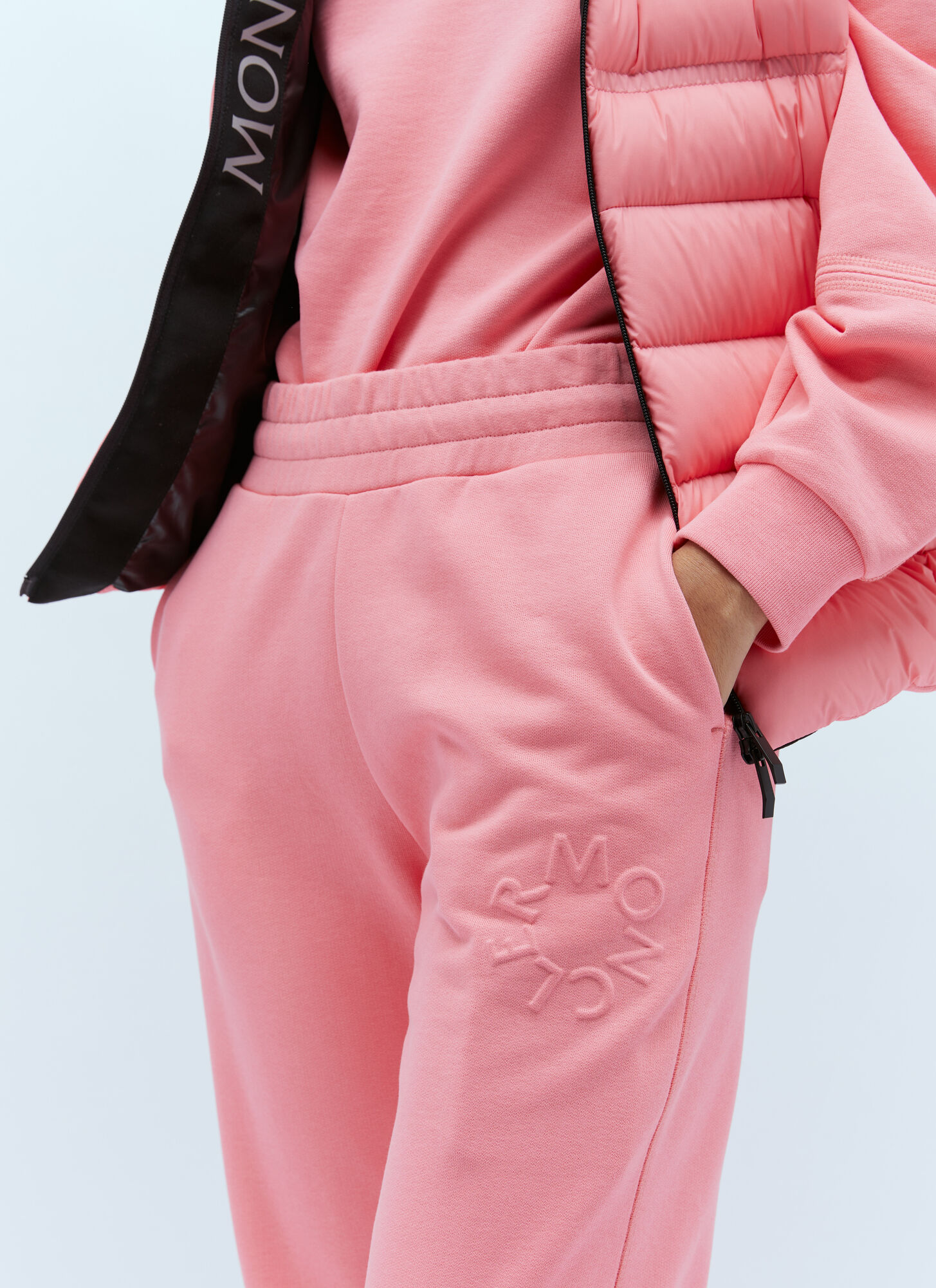  Moncler Moncler Embossed Logo Track Pants - Frau Track Pants Pink Xs 