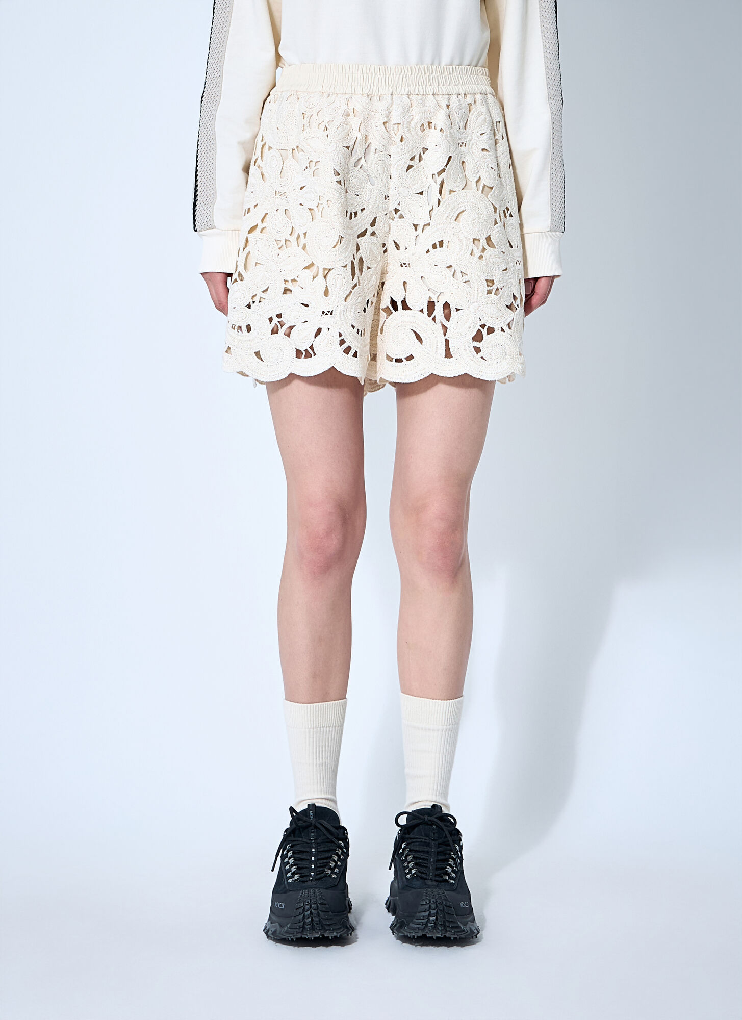 Moncler Women's White Embroidery Anglaise Shorts - Woman Shorts It - 44