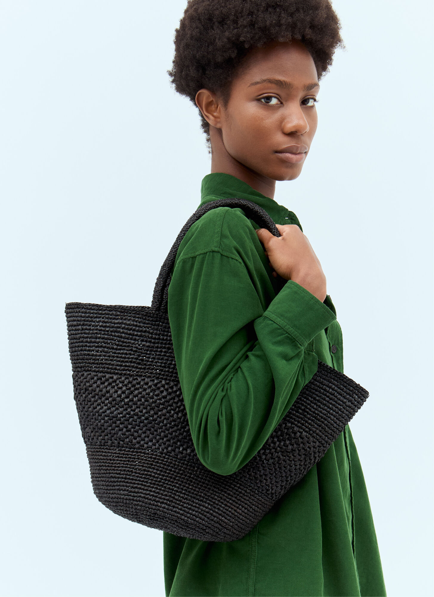 The Row Emilie Raffia Handbag In Black