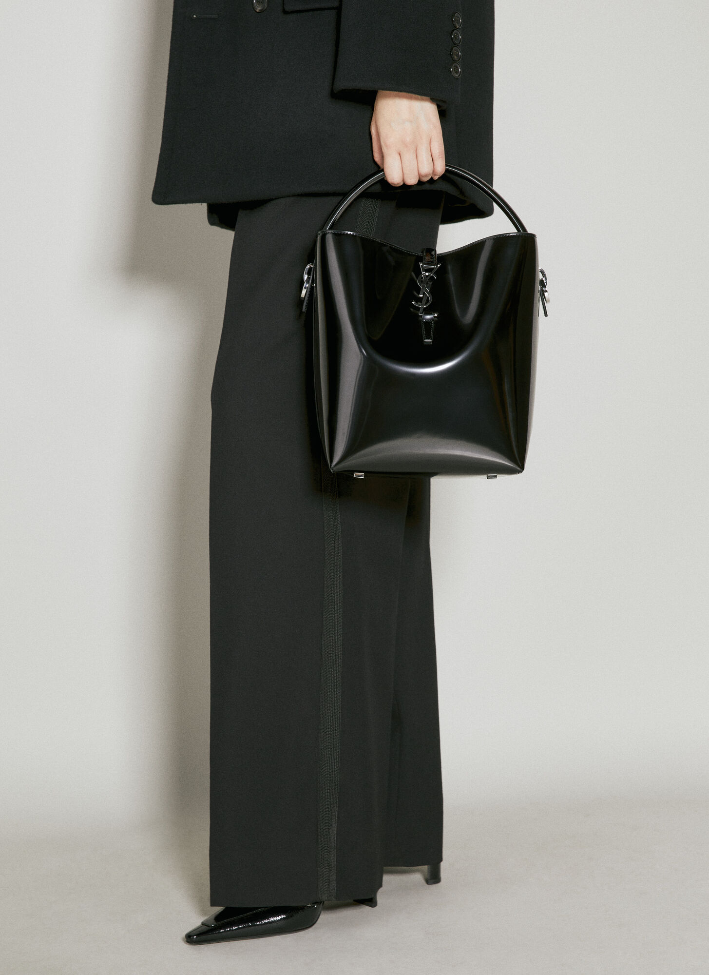 Saint Laurent Le 37 Leather Shoulder Bag In Black