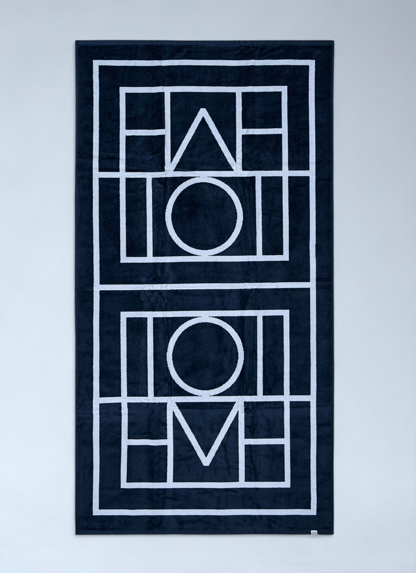 TOTEME Monogram Beach Towel - Woman Textiles Navy One Size　TOTEME モノグラム ビーチタオル - 女性テキスタイル ネイビー フリーサイズ TOTEME