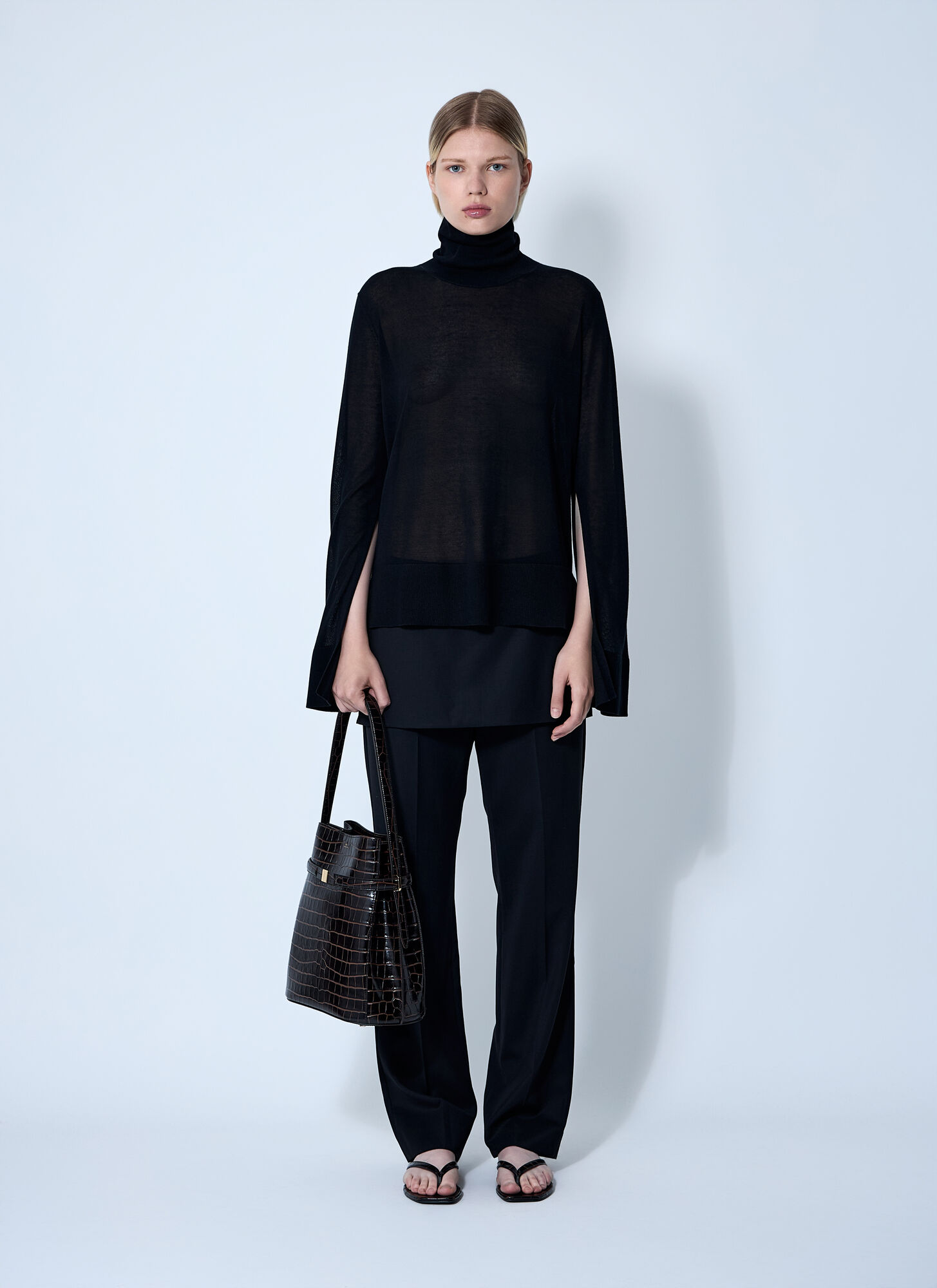  Toteme Toteme Slit Sleeve Turtleneck - Frau Strick Black Xs 