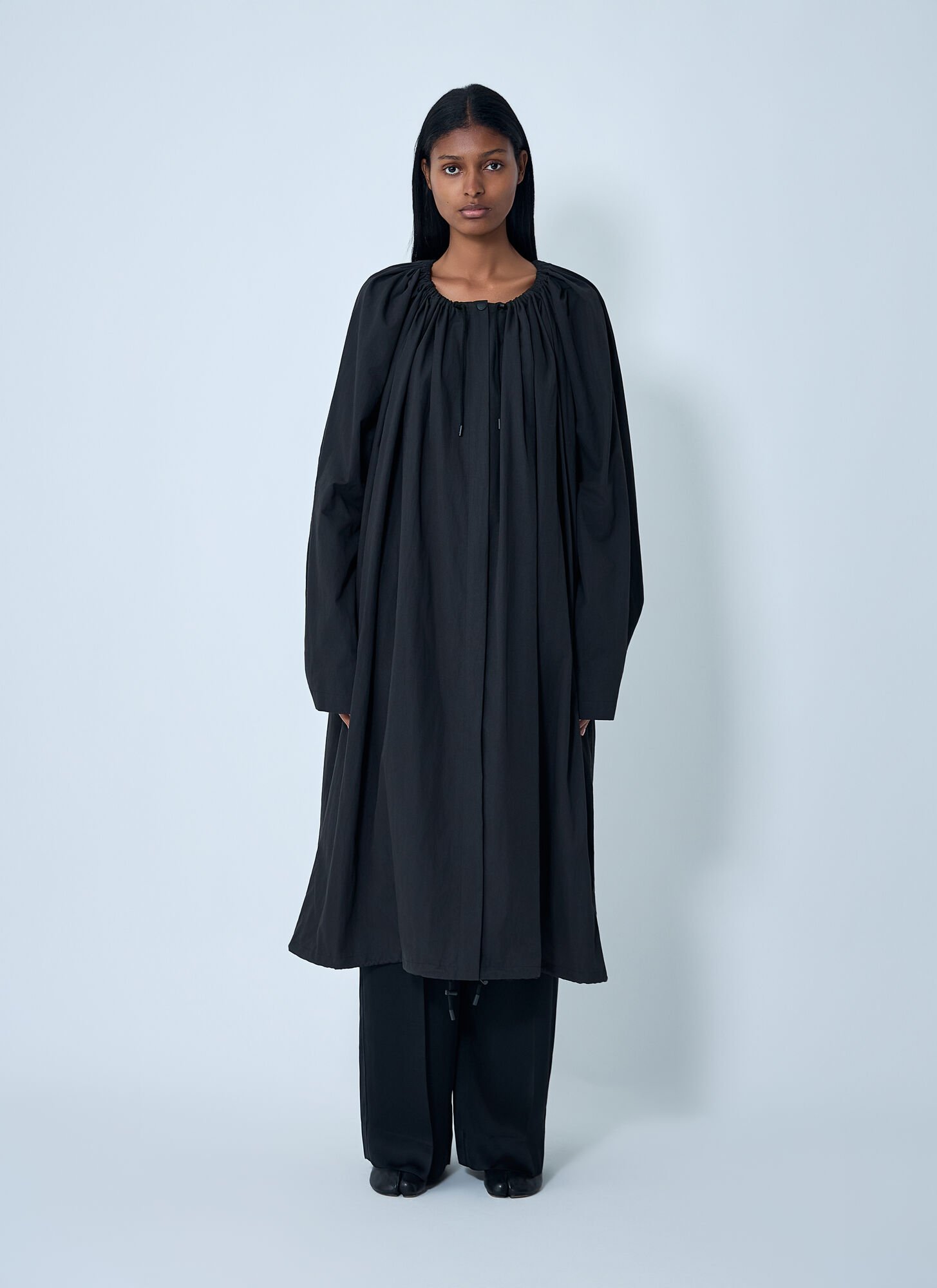 Totême Gathered Parachute Coat In Black