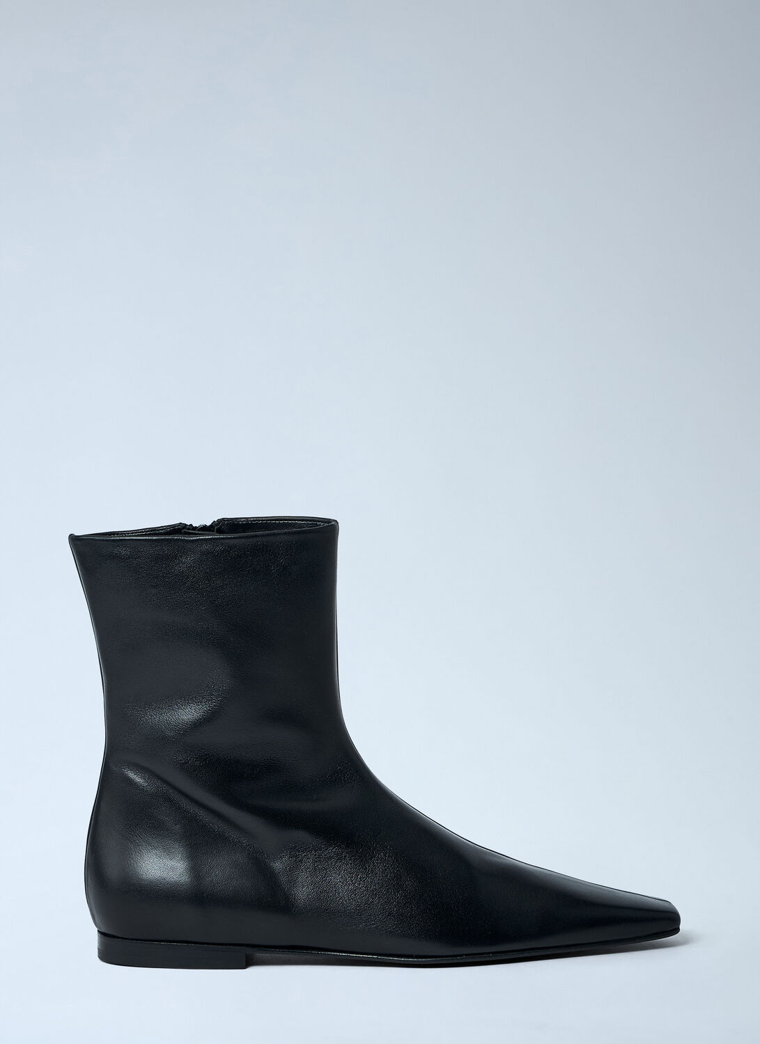 Totême Zipped Leather Chelsea Boots In Black